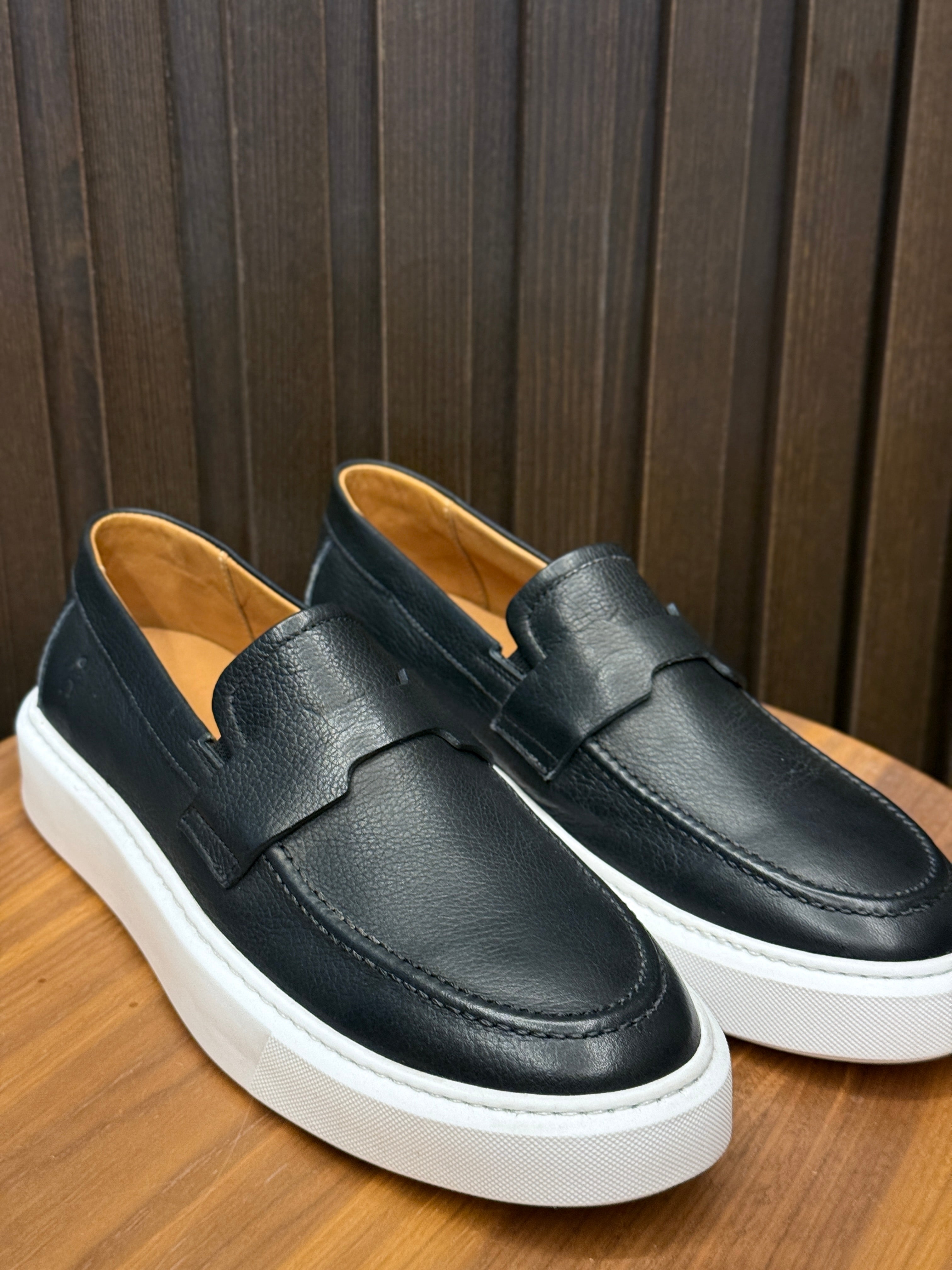 SLIP ON HORUS PONTO H PRETO