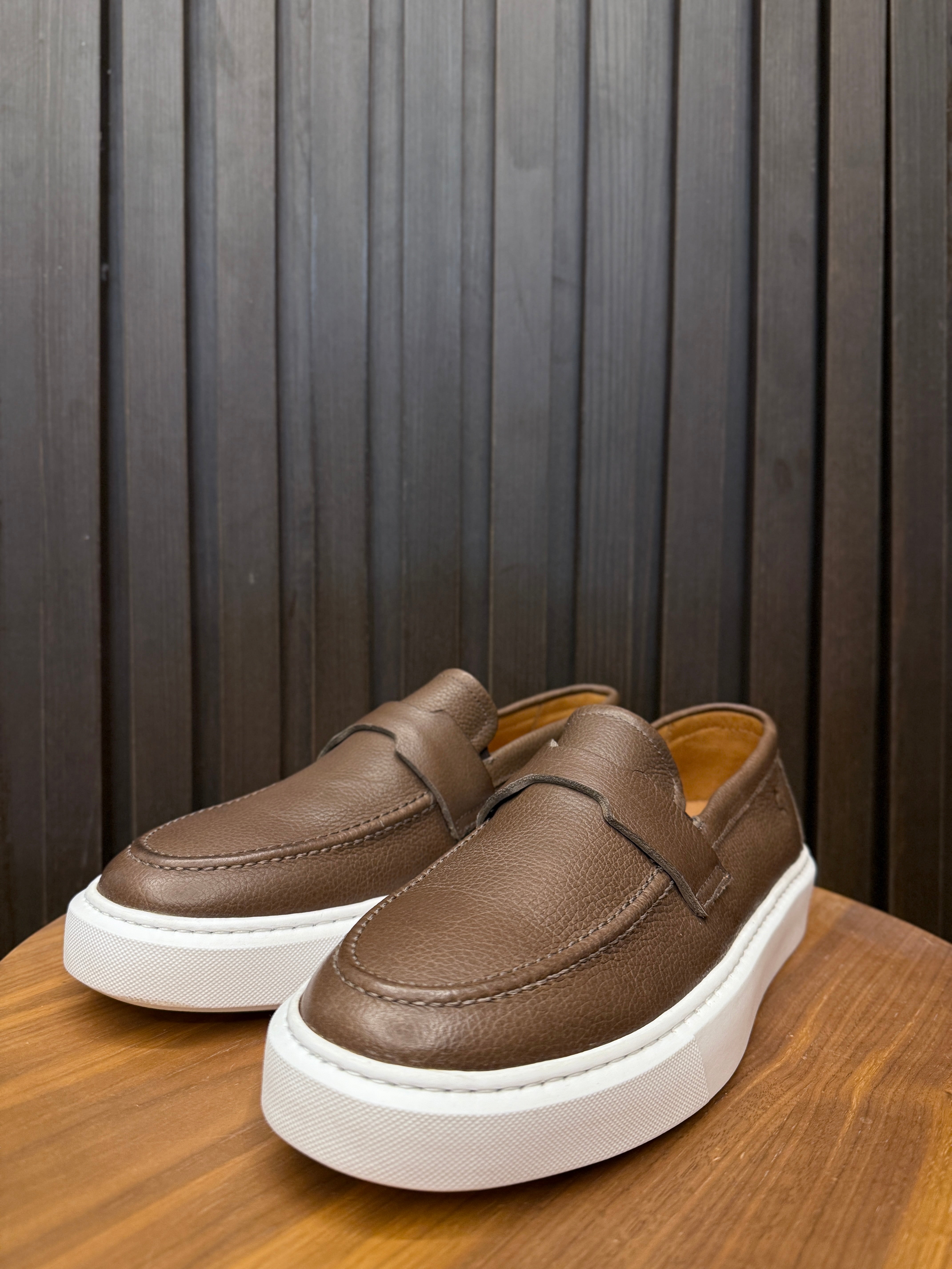 SLIP ON HORUS PONTO H CHOCOLATE