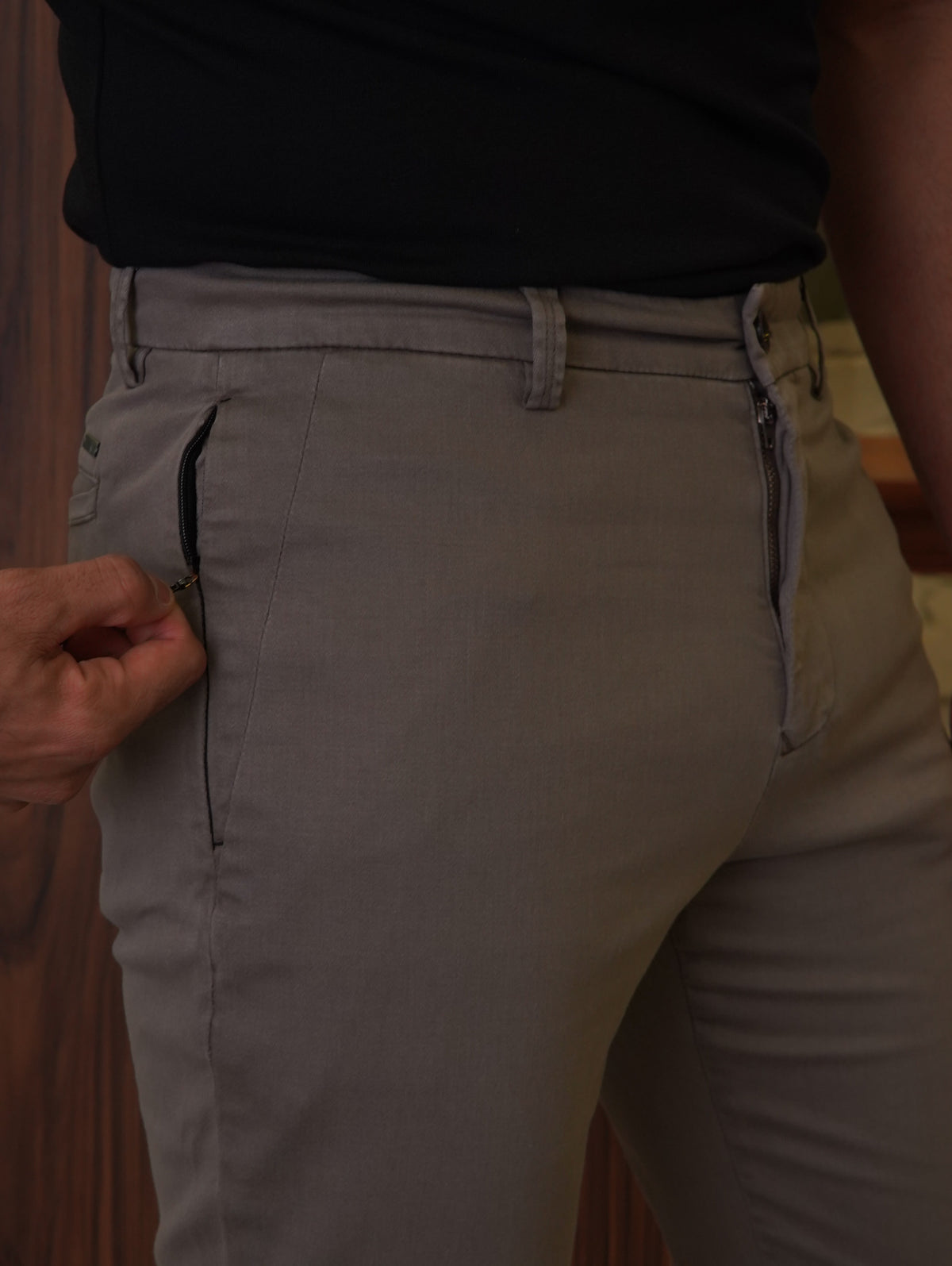 CALÇA ALF. SARJA BOLSO ZÍPER PONTO H