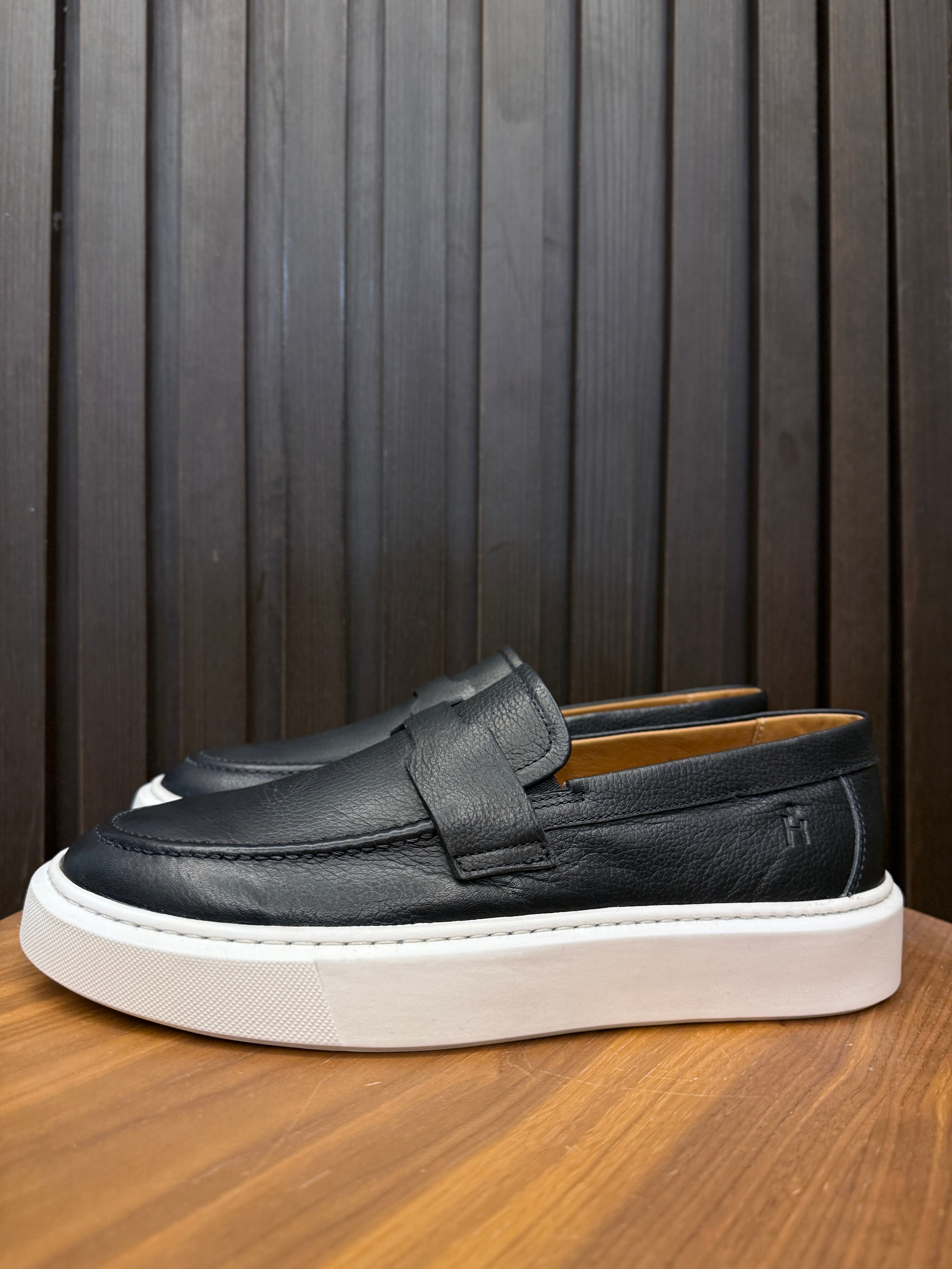SLIP ON HORUS PONTO H PRETO