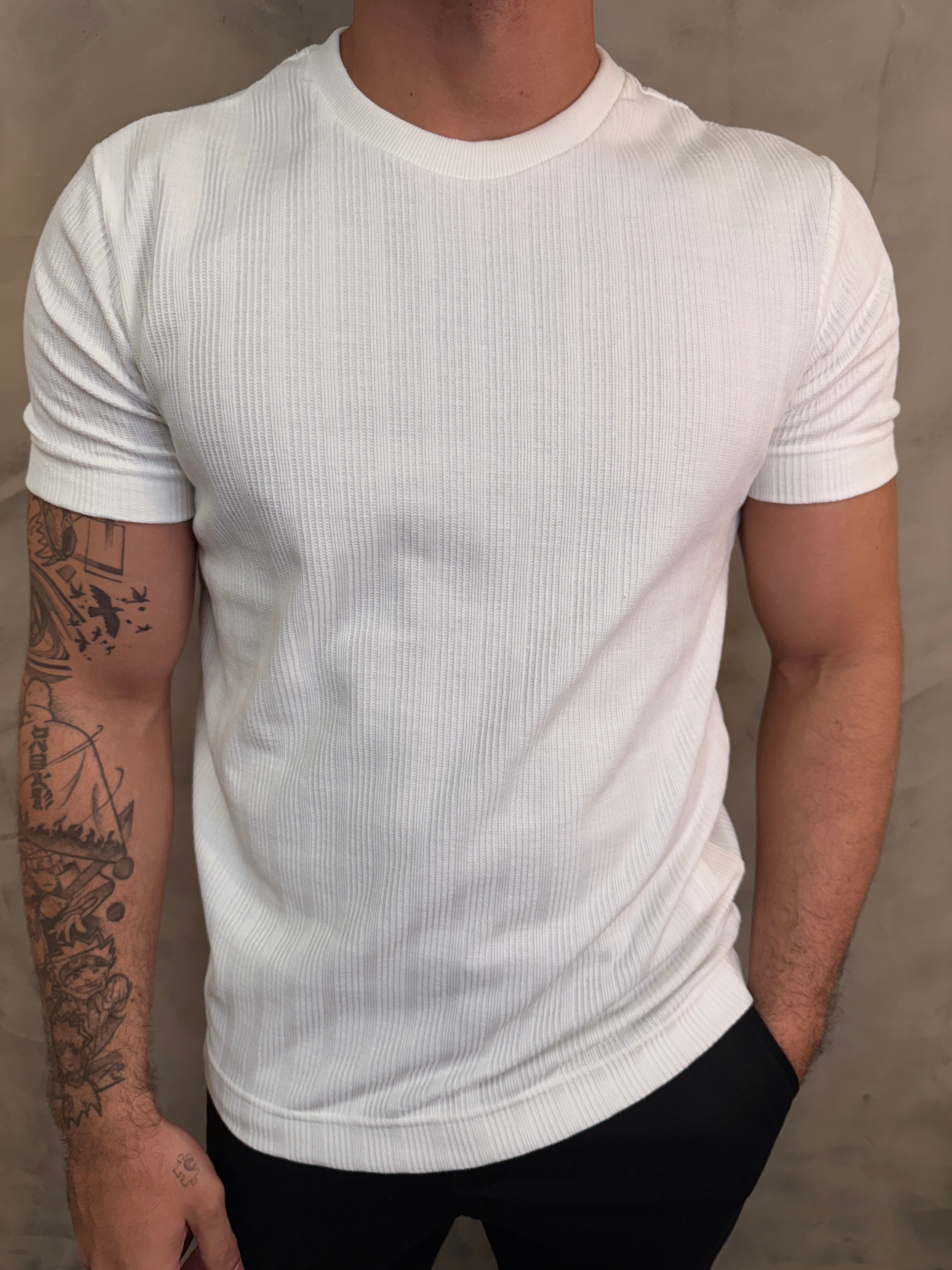 CAMISETA MALHA TRICOT SLIM KINGEJOE OFF WHITE
