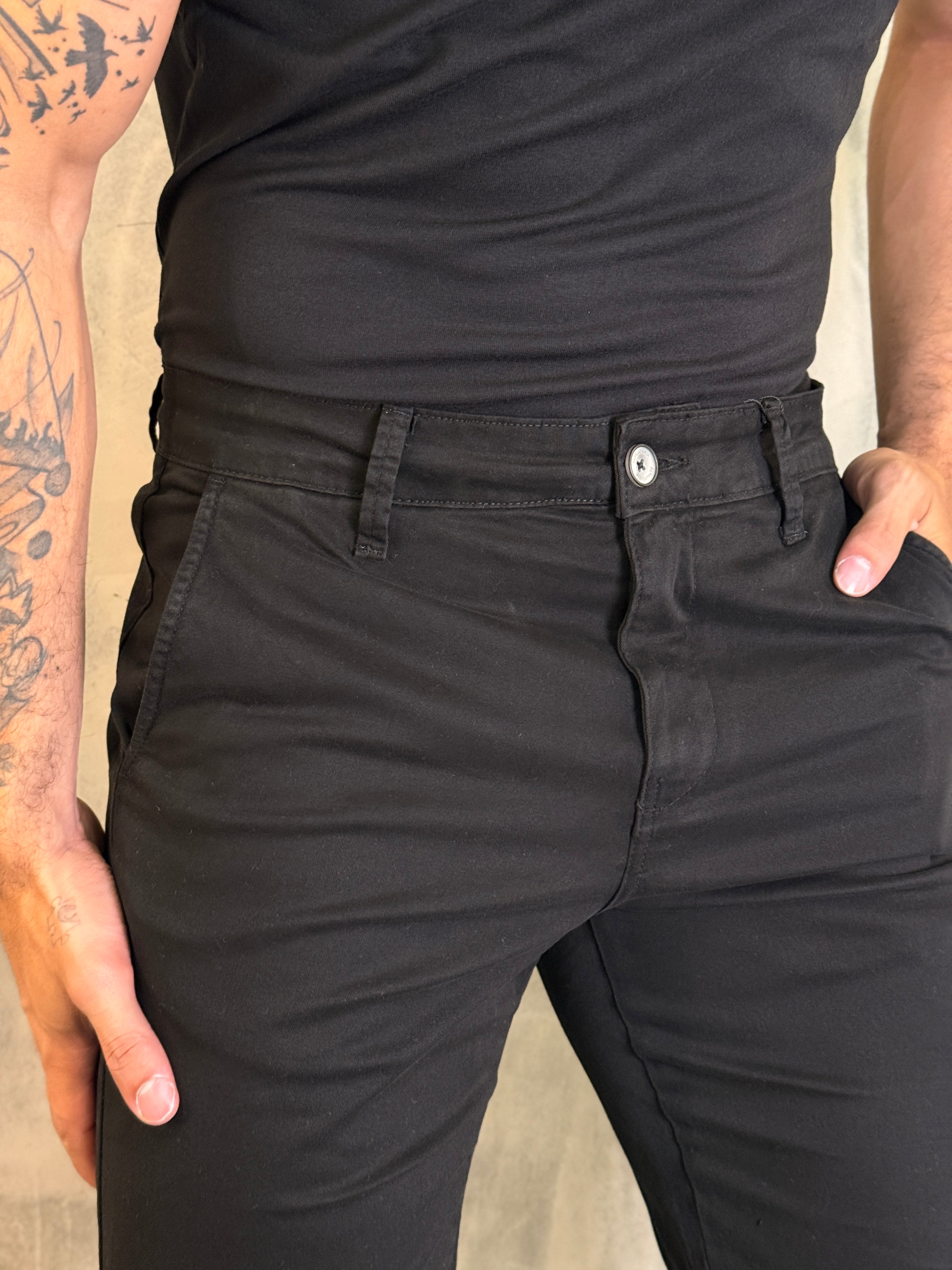 BERMUDA SARJA CHINO COLOR PONTO H PRETO