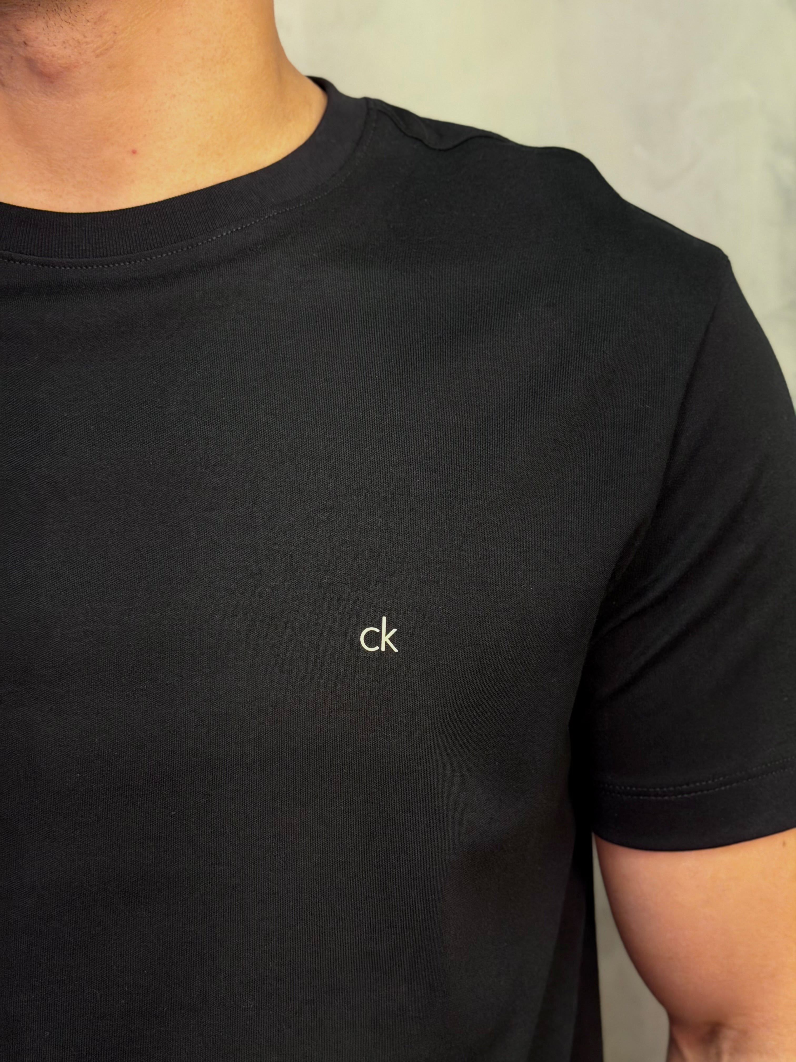CAMISETA PIMA CALVIN KLEIN PRETO