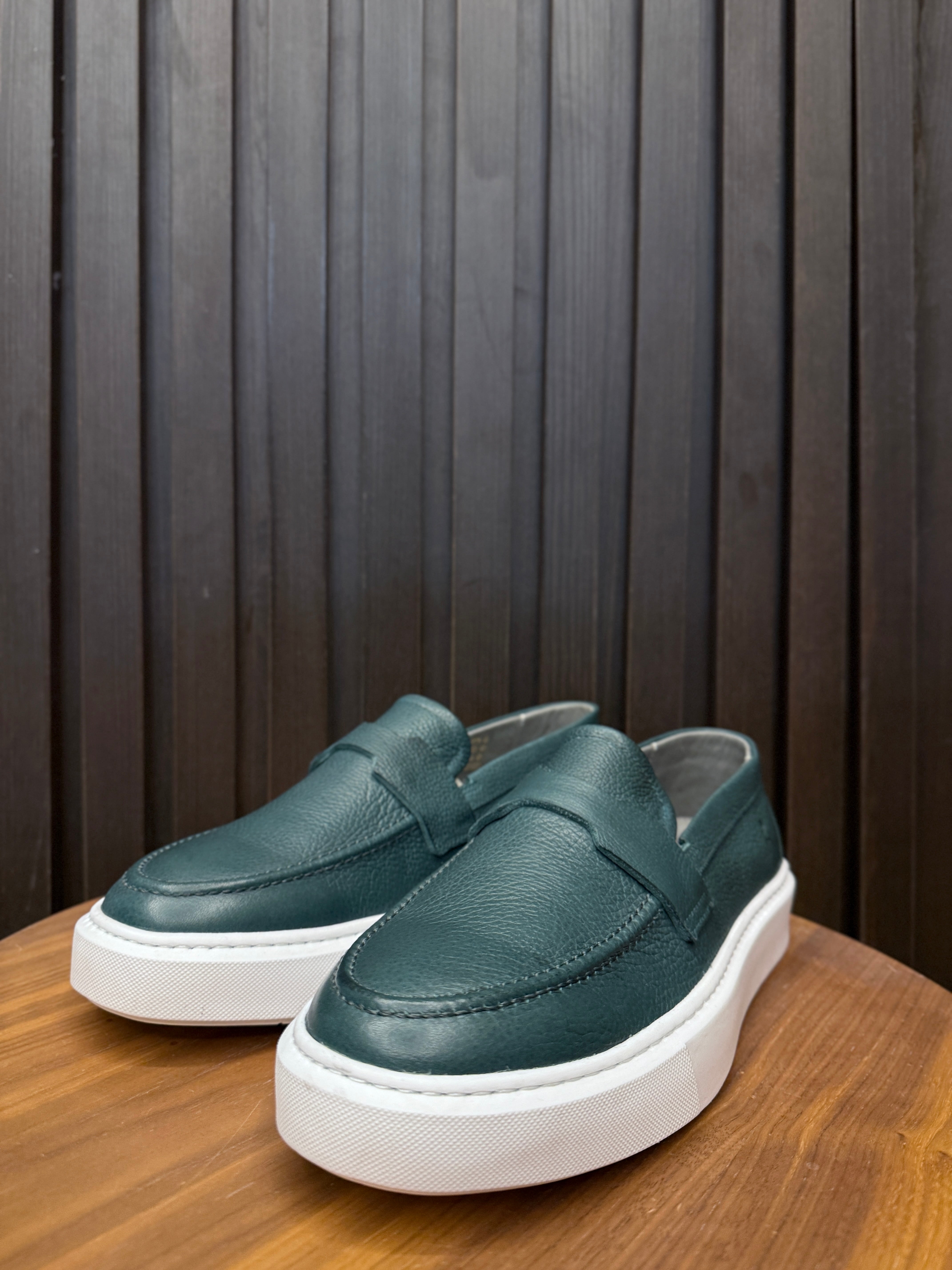 SLIP ON HORUS PONTO H VERDE MILITAR