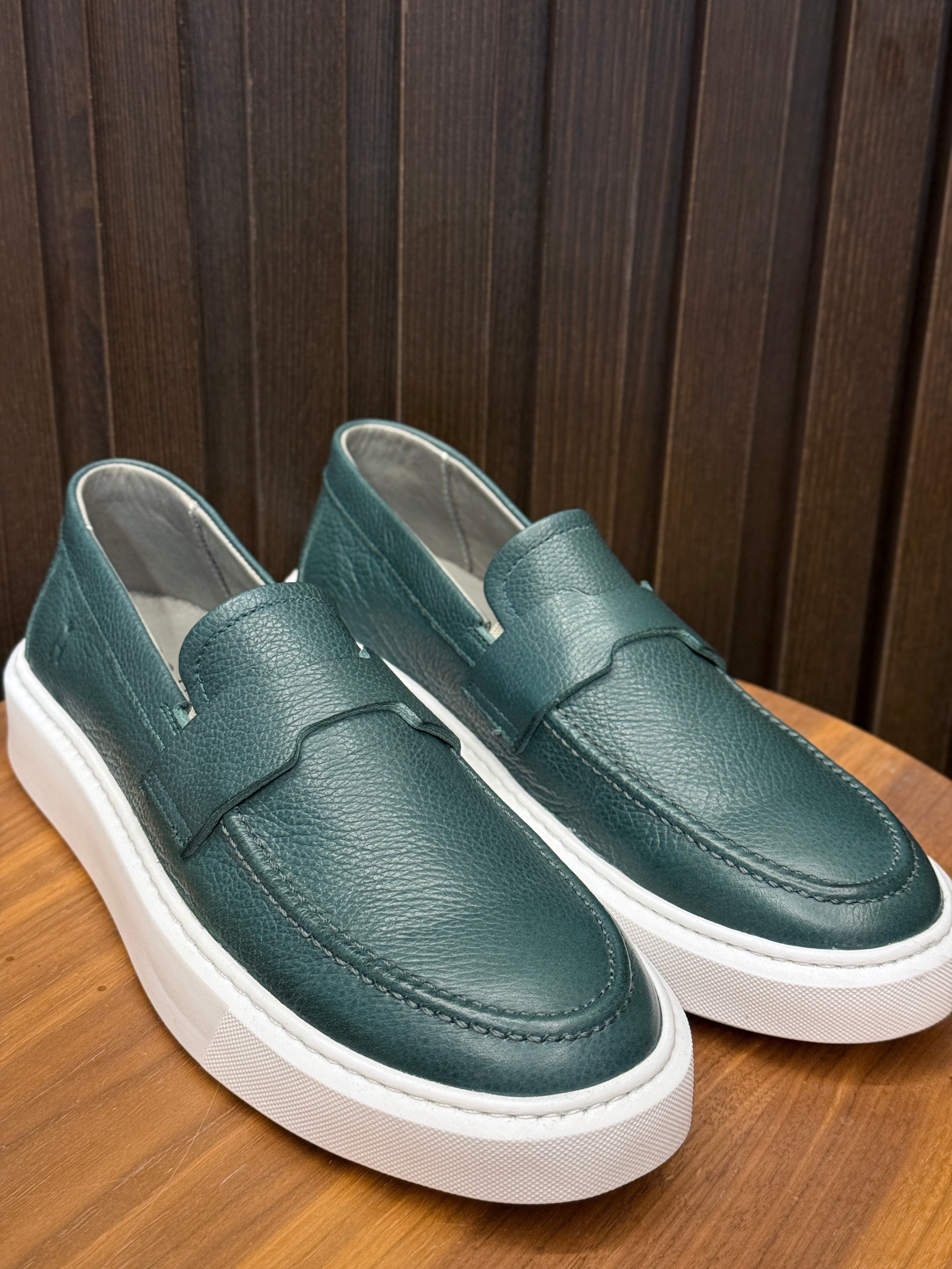 SLIP ON HORUS PONTO H VERDE MILITAR