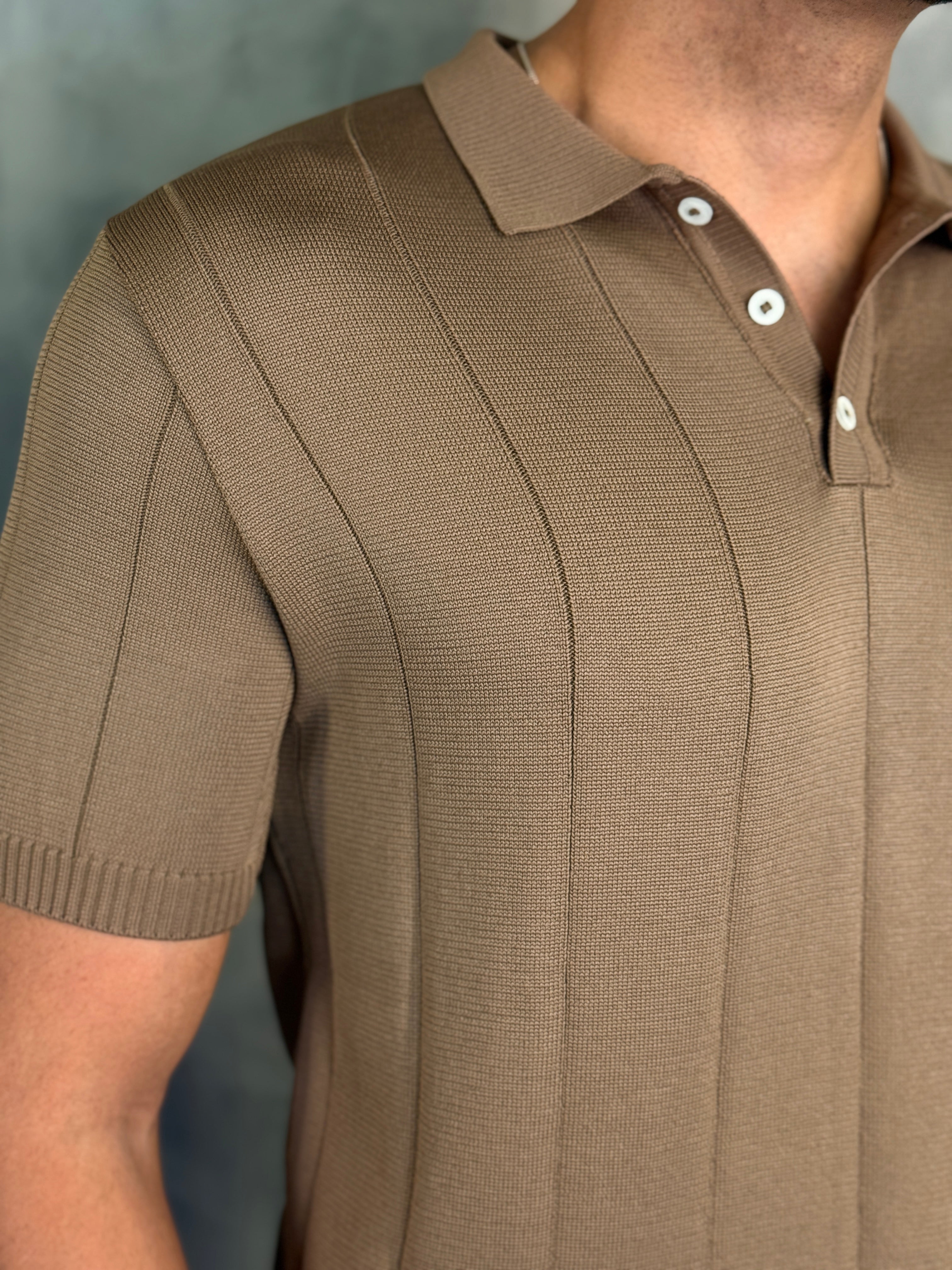 GOLA POLO TRICOT COM BOTÃO PONTO H