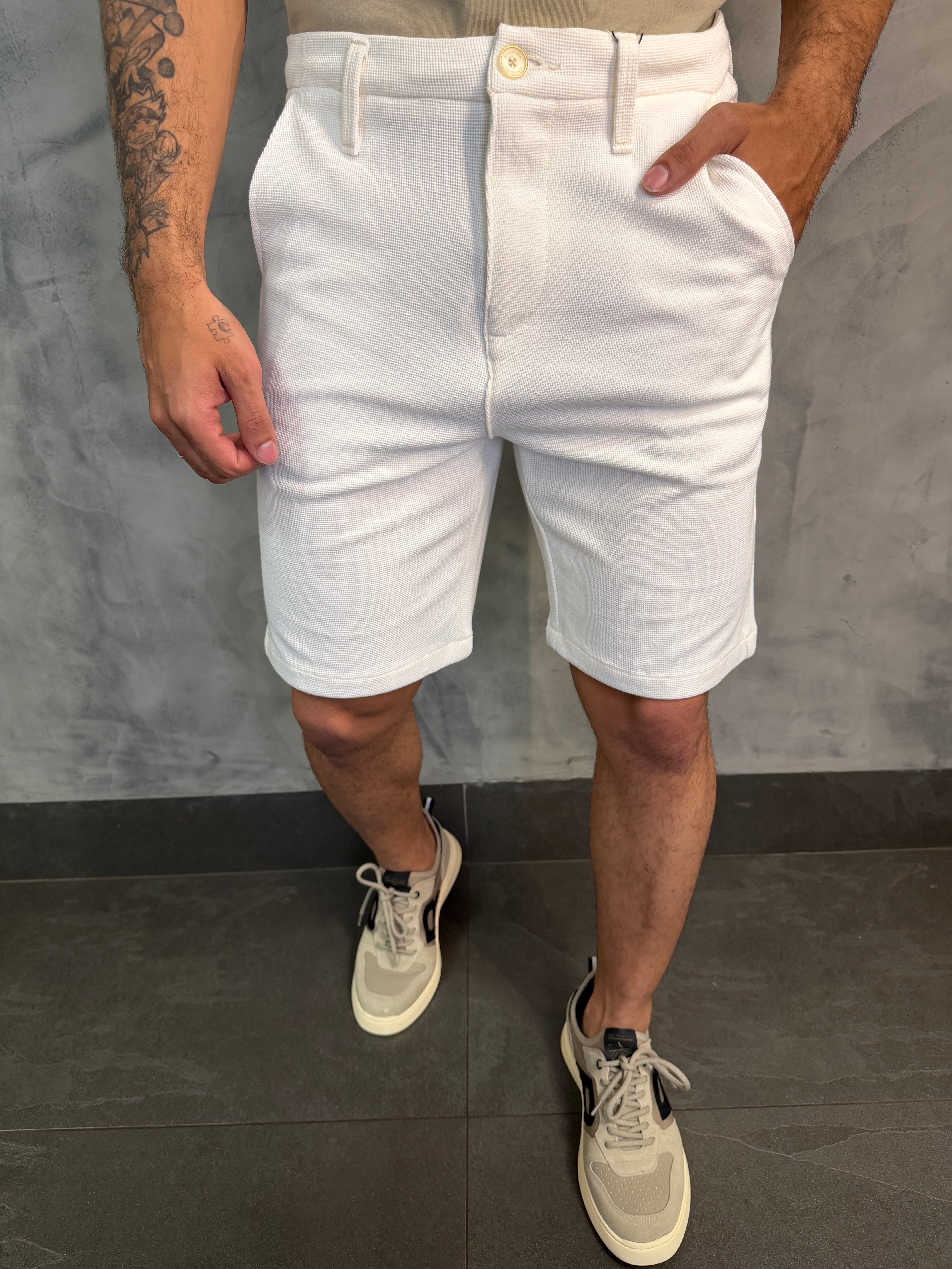 BERMUDA ALF. MALHA MAQUINETADA PONTO H OFF WHITE