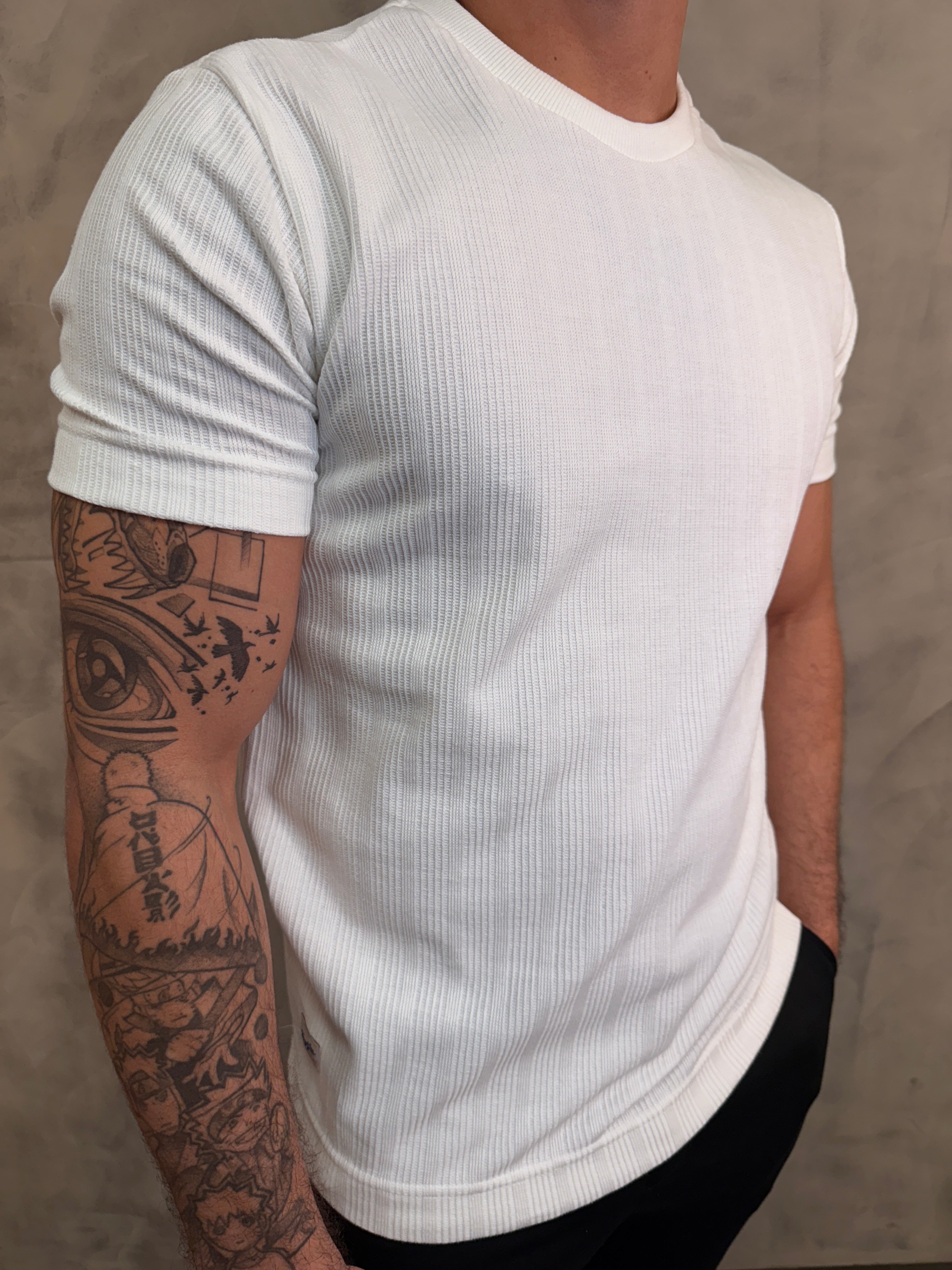 CAMISETA MALHA TRICOT SLIM KINGEJOE OFF WHITE