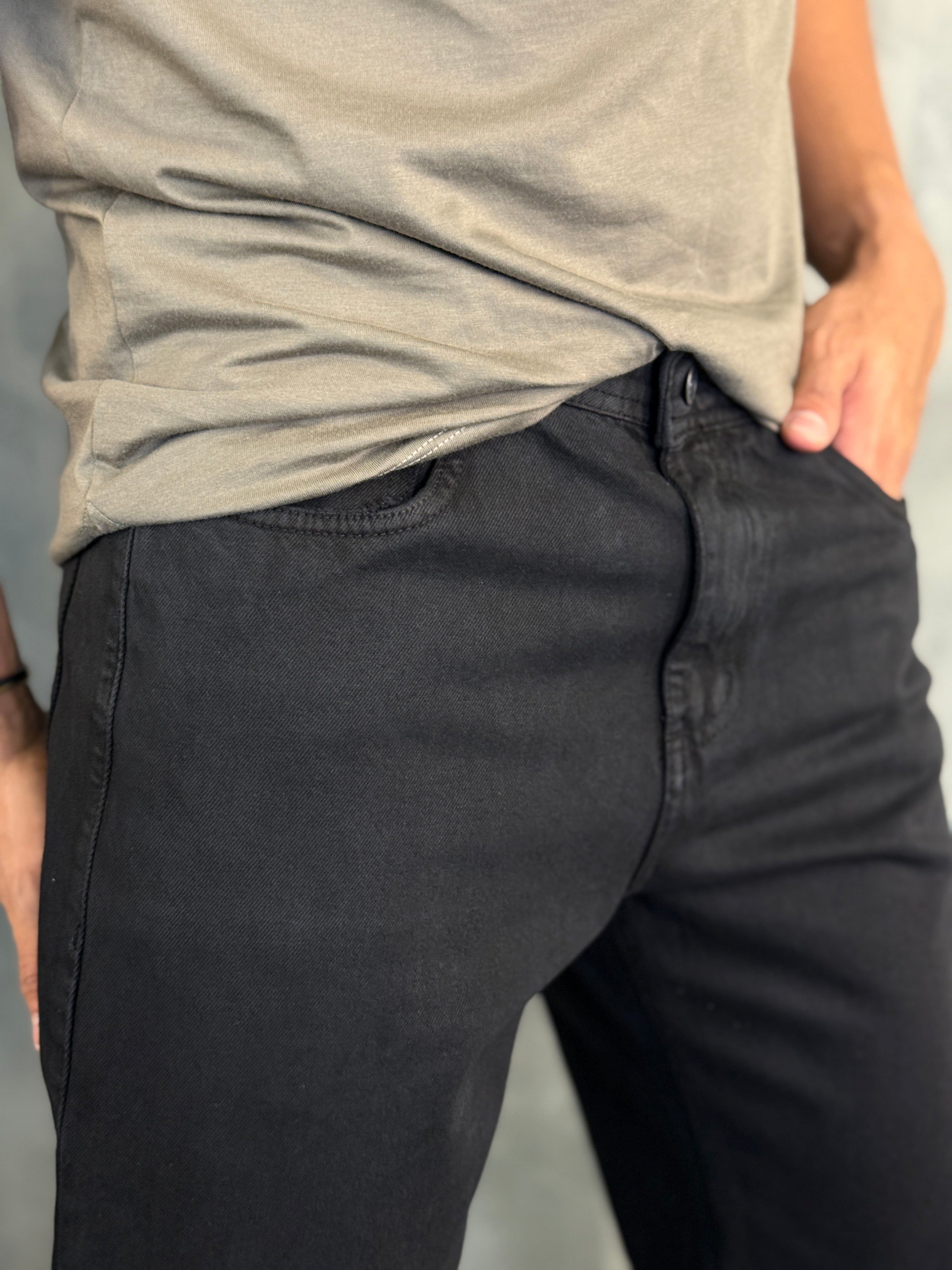 CALÇA JEANS SLIM FOCATTO PRETO