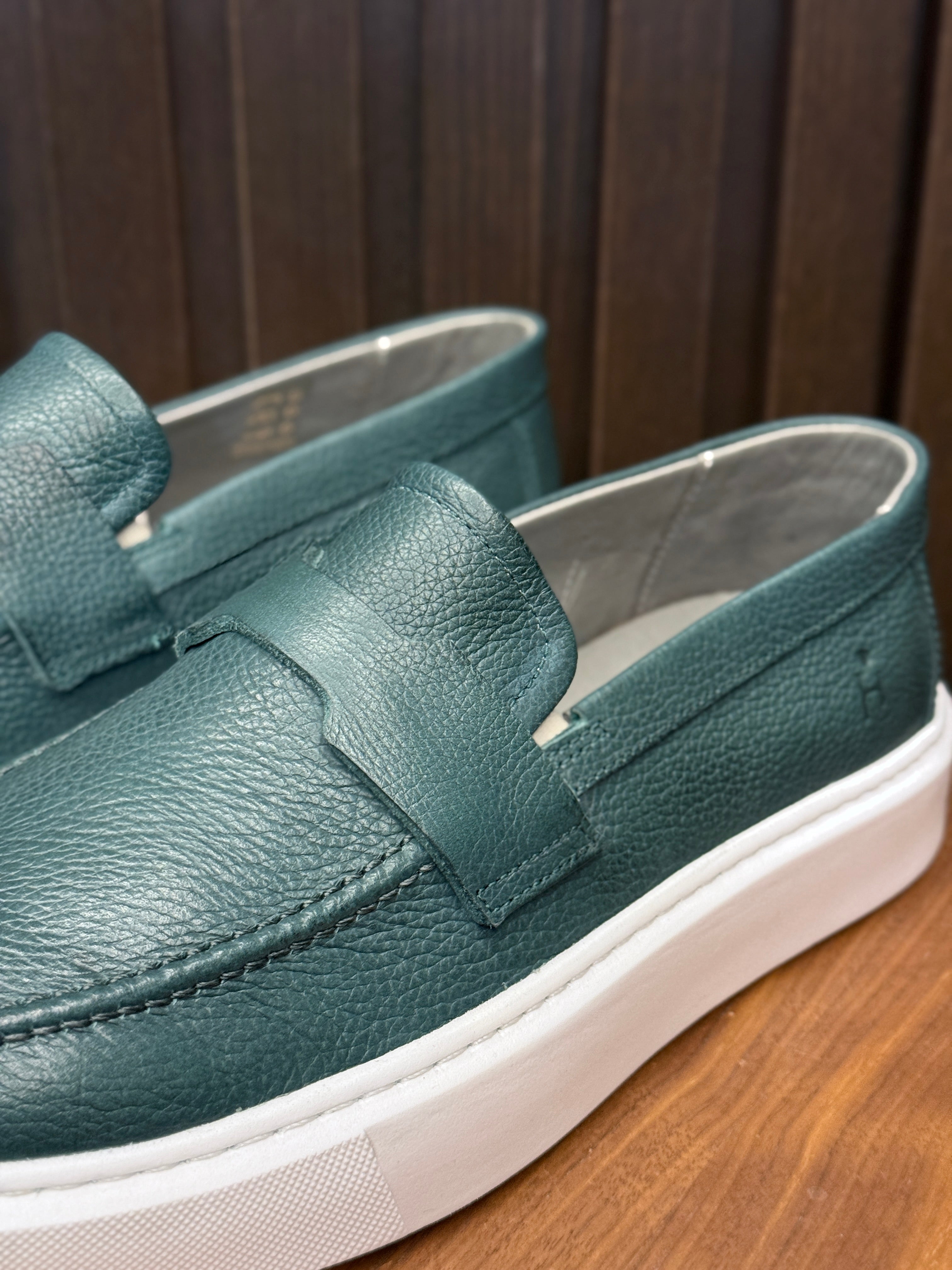 SLIP ON HORUS PONTO H VERDE MILITAR