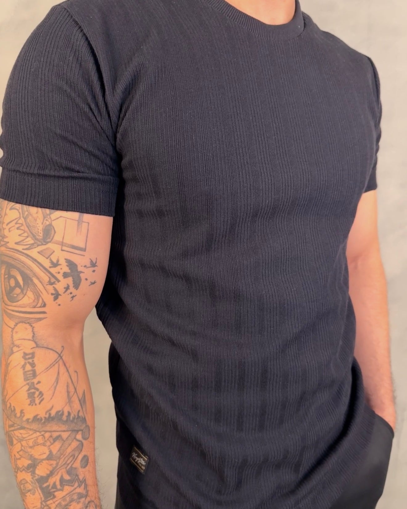 CAMISETA MALHA TRICOT SLIM KINGEJOE PRETO