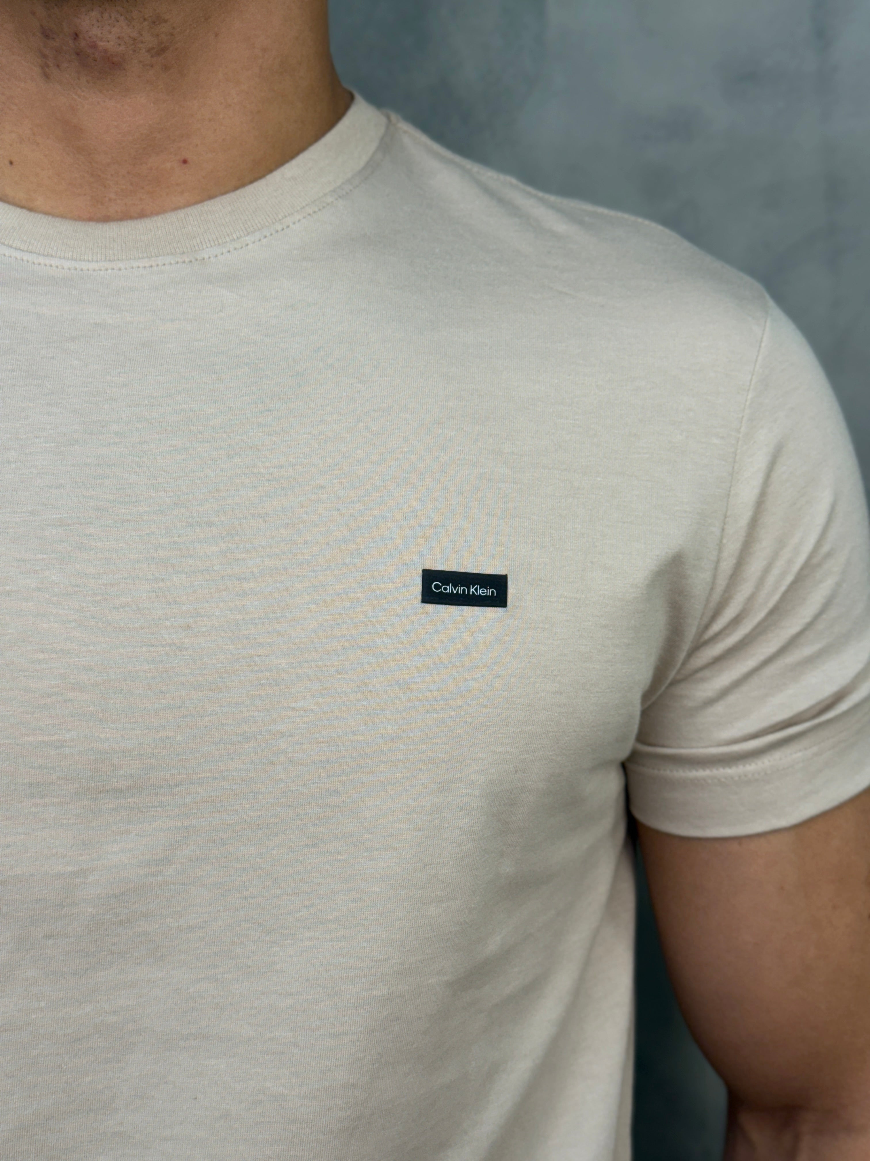 CAMISETA ALGODÃO EGÍPCIO CALVIN KLEIN CAQUI CLARO