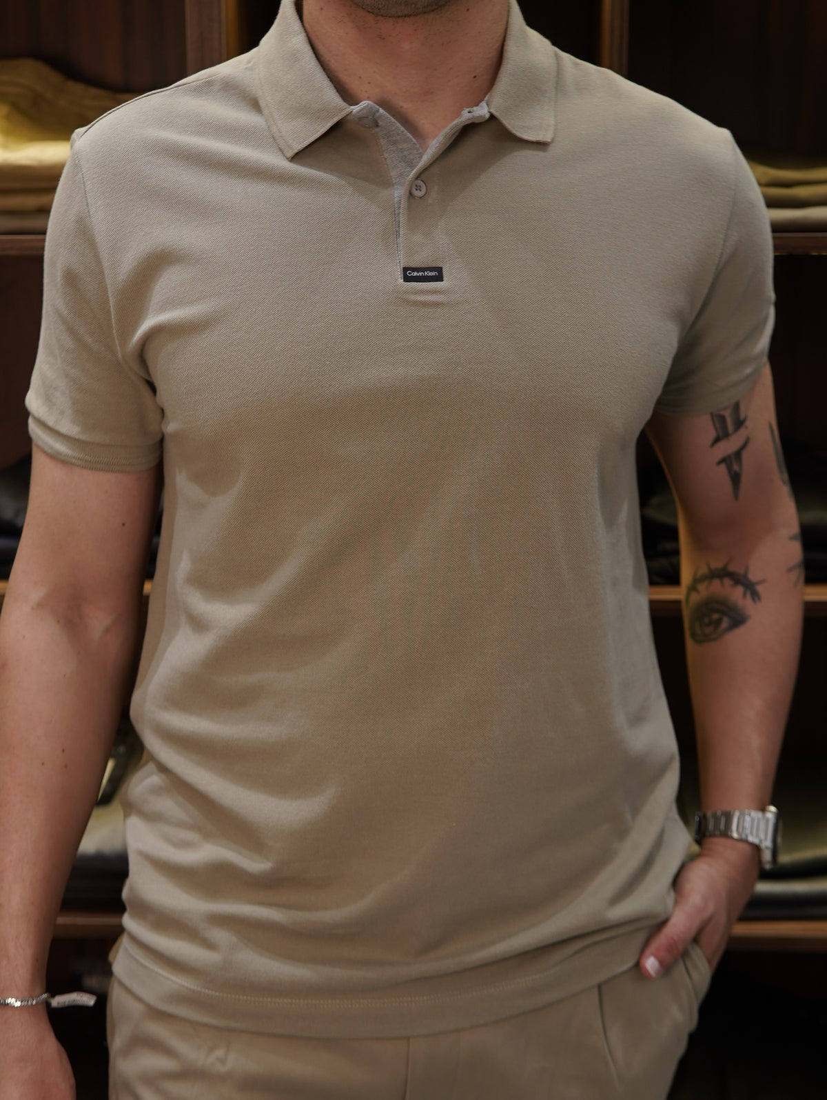 POLO SLIM PIQUET PATCH CALVIN KLEIN CAQUI
