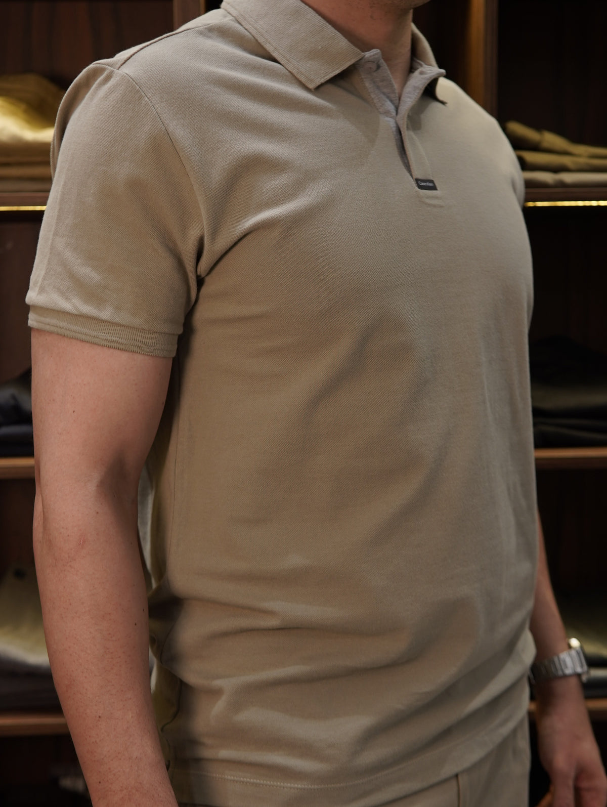 POLO SLIM PIQUET PATCH CALVIN KLEIN CAQUI