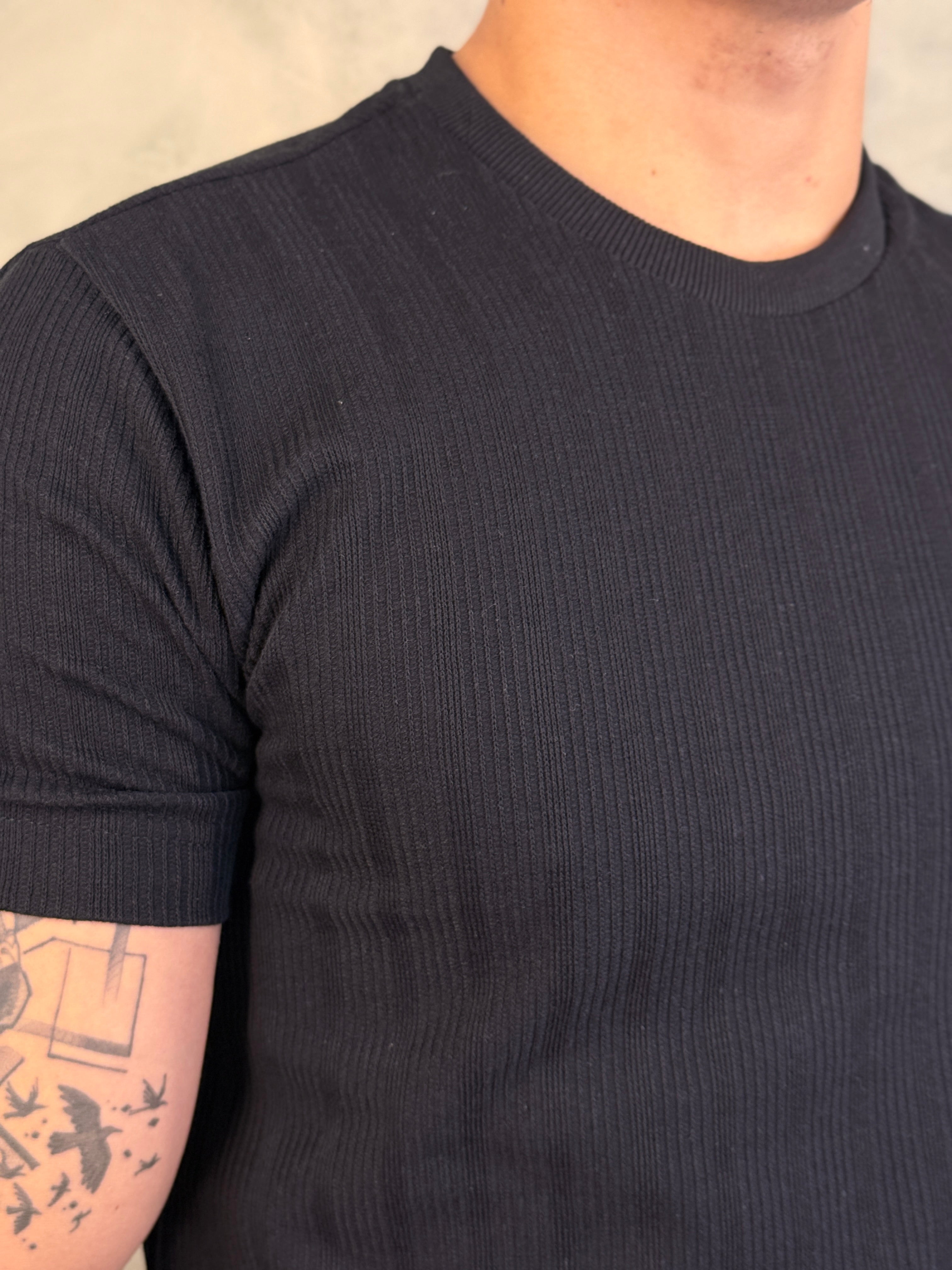 CAMISETA MALHA TRICOT SLIM KINGEJOE PRETO