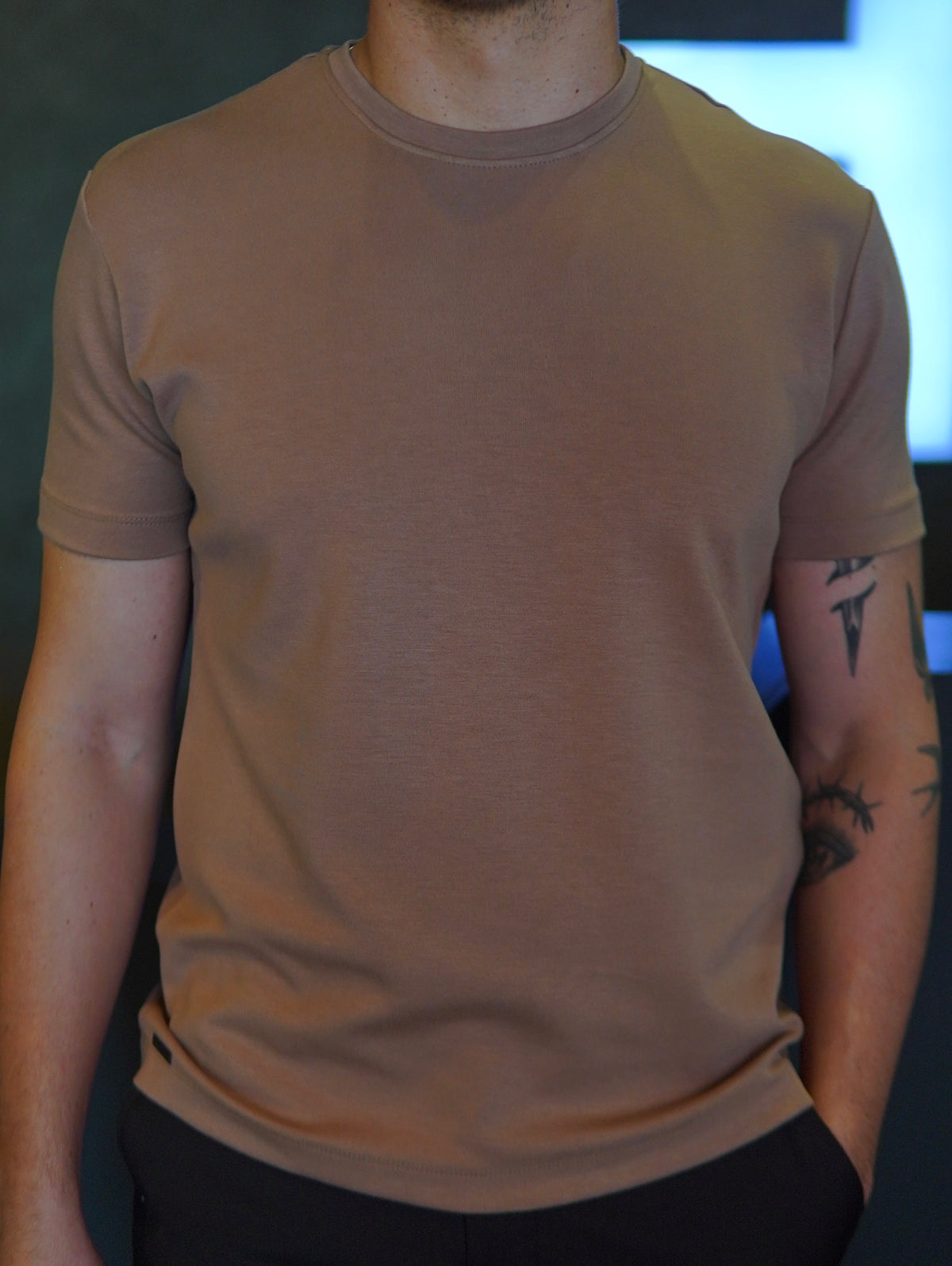 CAMISETA SUEDINE VISCOSE FLEX SLIM KINGEJOE MARROM