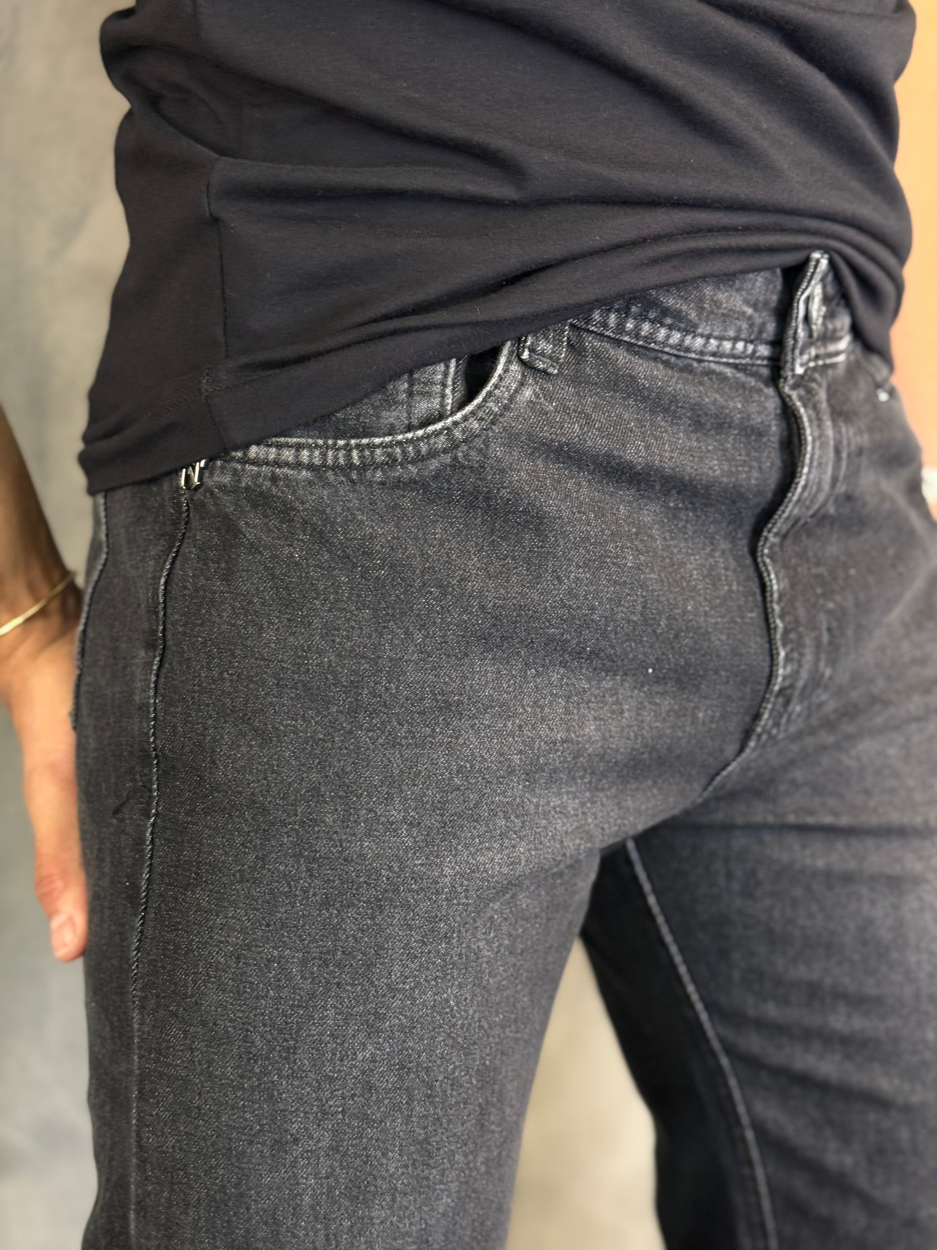CALÇA JEANS RETA BOLSO REC DGN PRETO ESTONADO