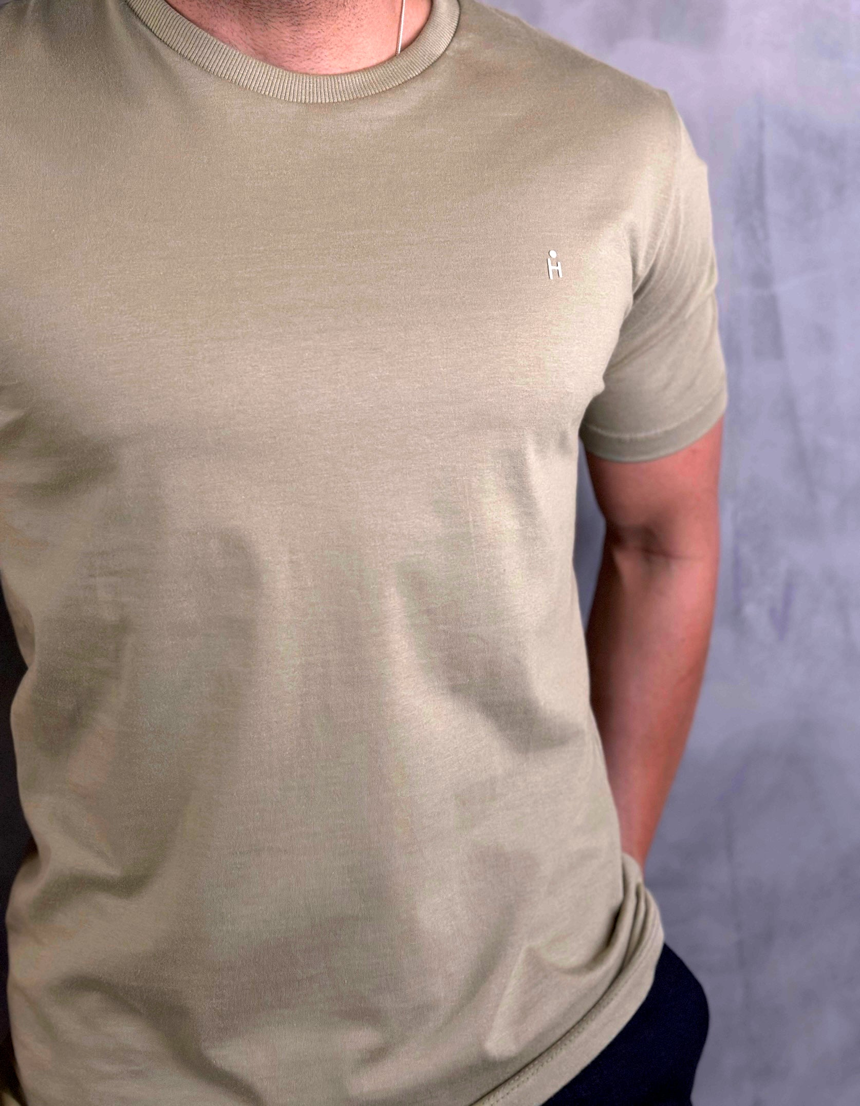 CAMISETA BASICA PONTO H VERDE OLIVA