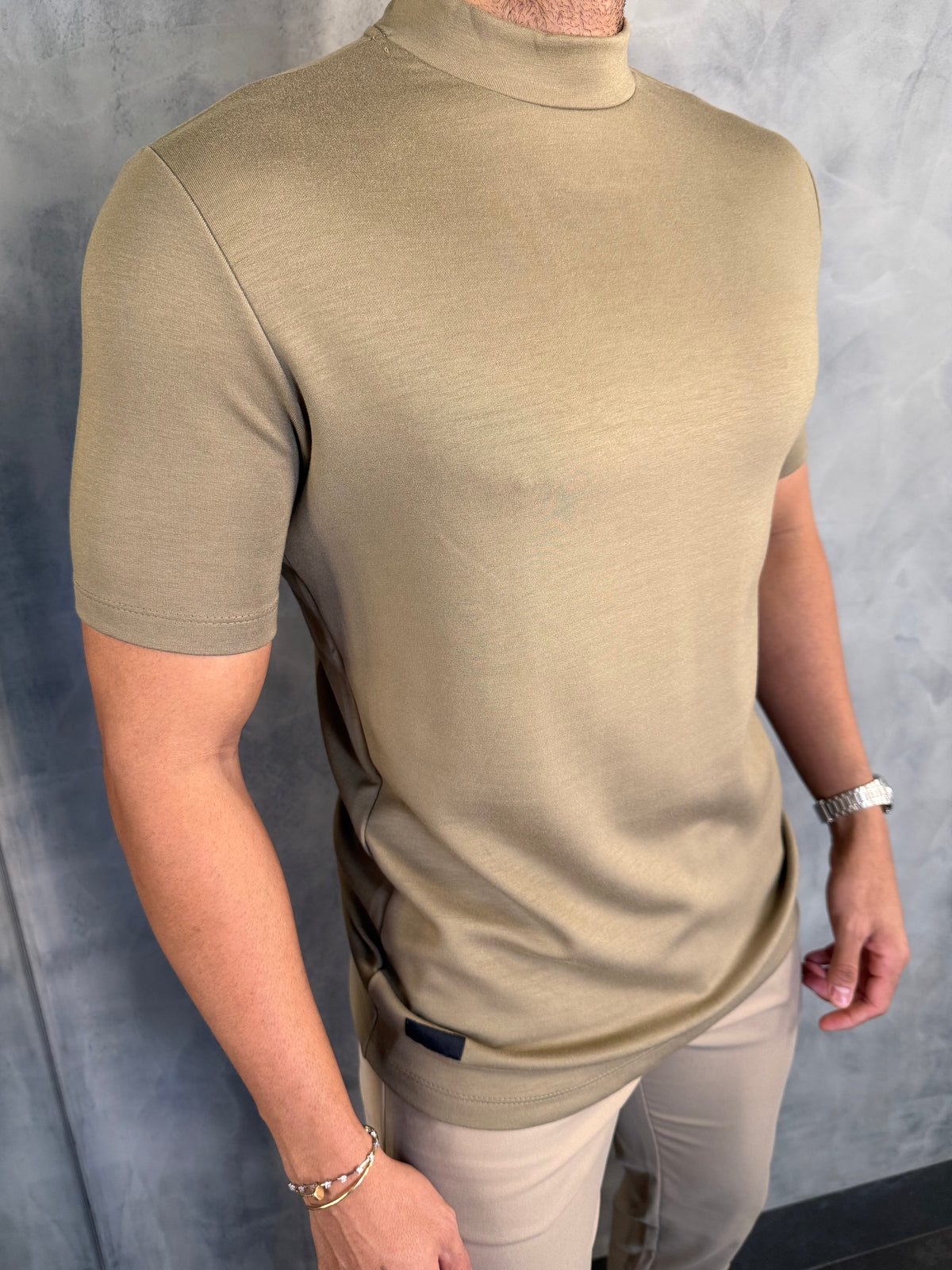 CAMISETA GOLA ALTA VISCOSE FLEX KINGEJOE KAKI