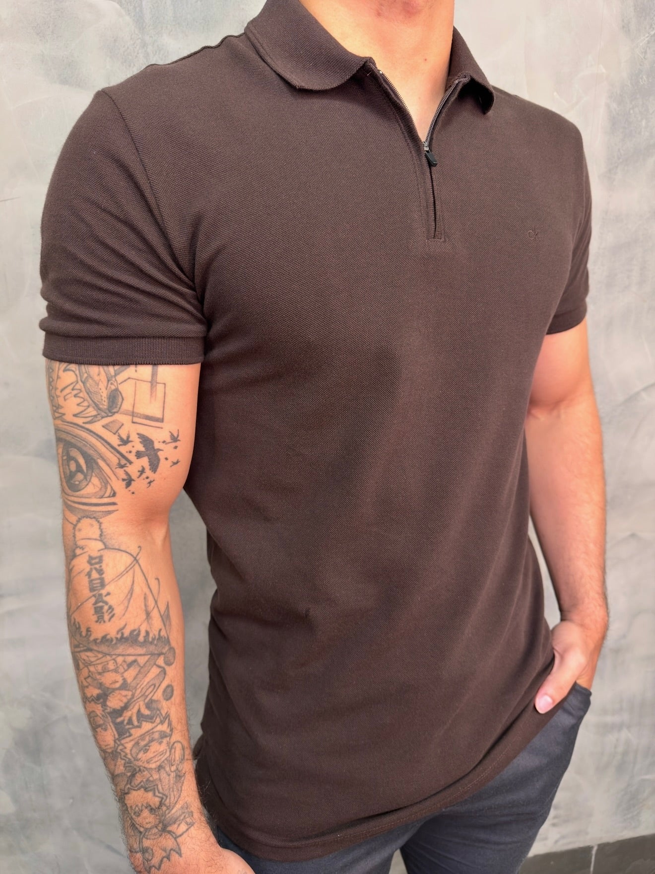 POLO SLIM MEIO ZIPER CALVIN KLEIN MARROM