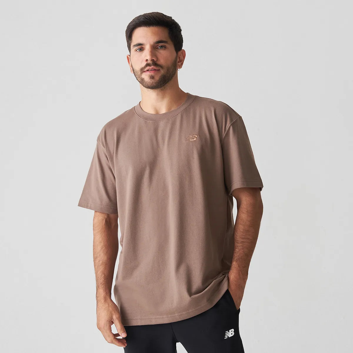 CAMISETA SMALL LOGO NEW BALANCE MARROM