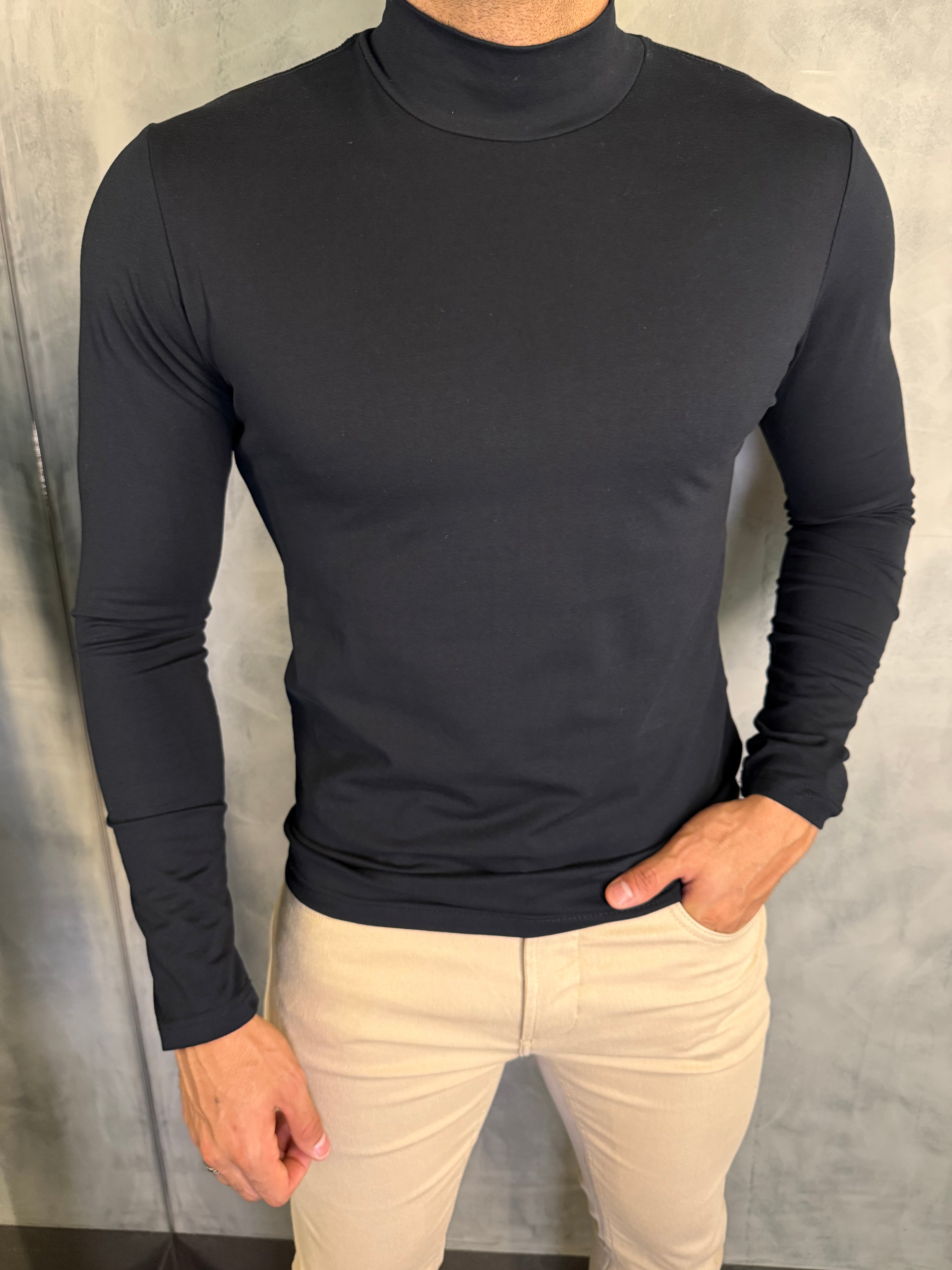 CAMISETA M/L GOLA ALTA RESUMO