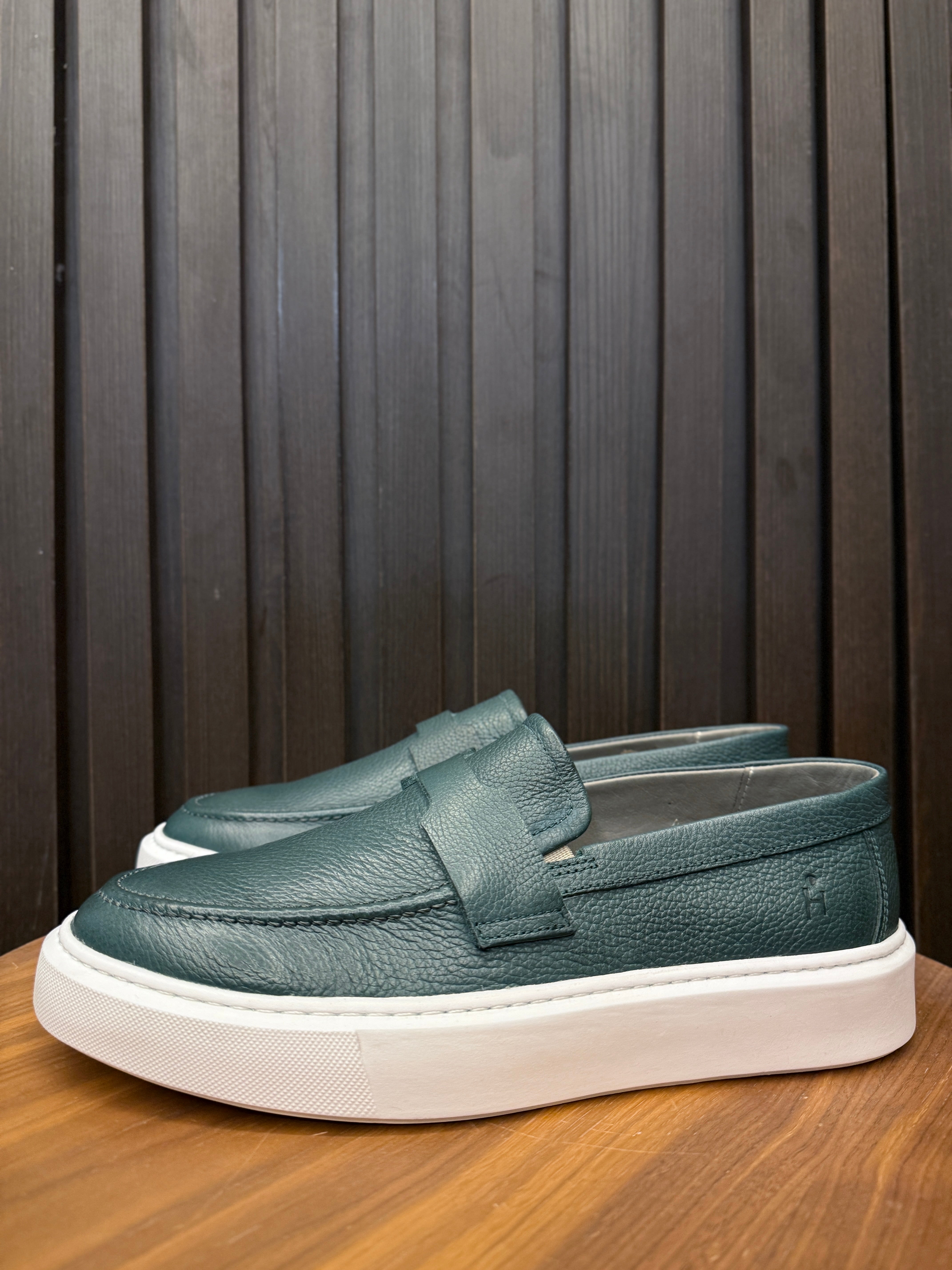 SLIP ON HORUS PONTO H VERDE MILITAR