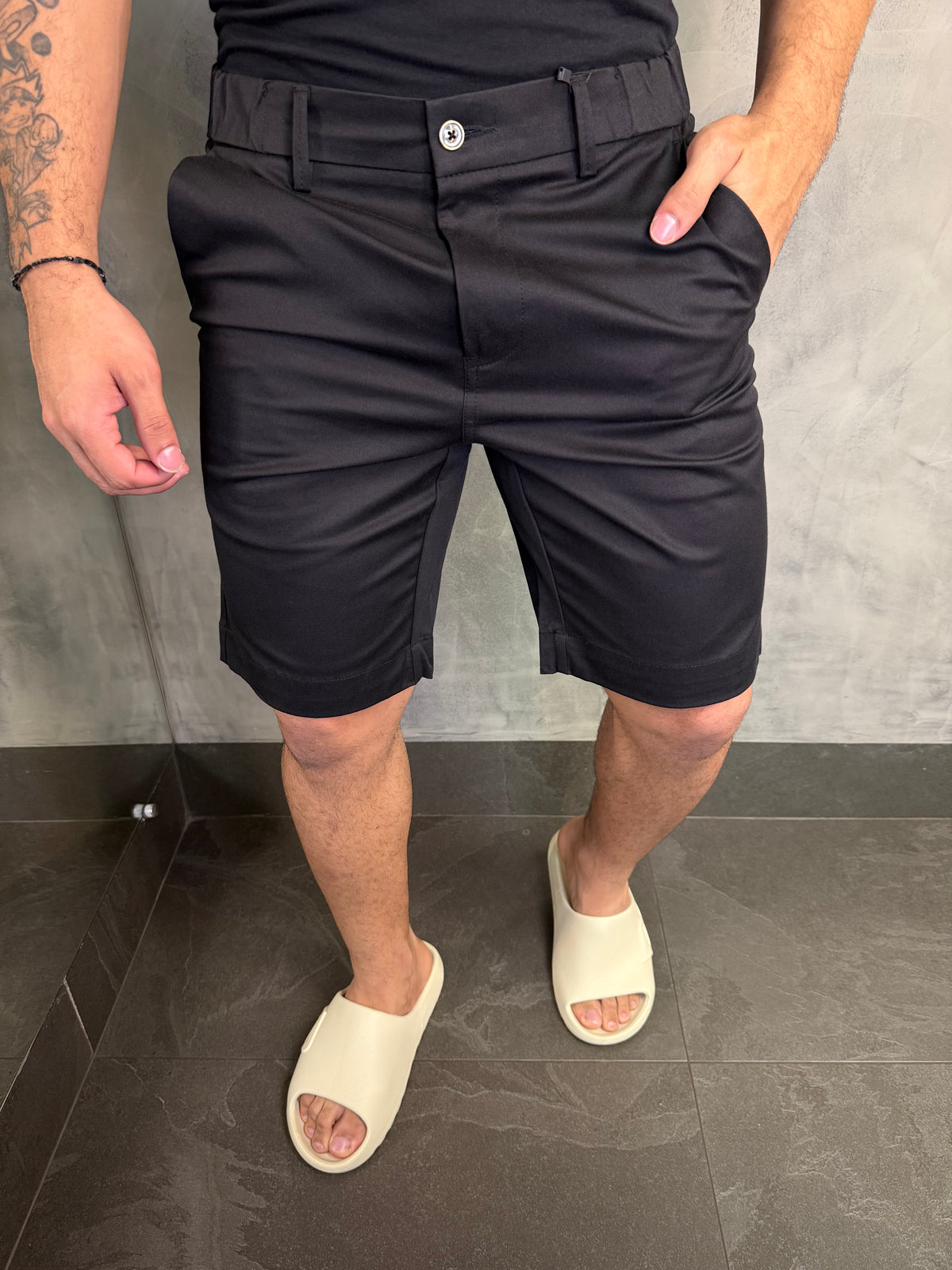 BERMUDA CASUAL-DAY SARJA COLOR CINTURA ELÁSTICA PONTO H PRETO