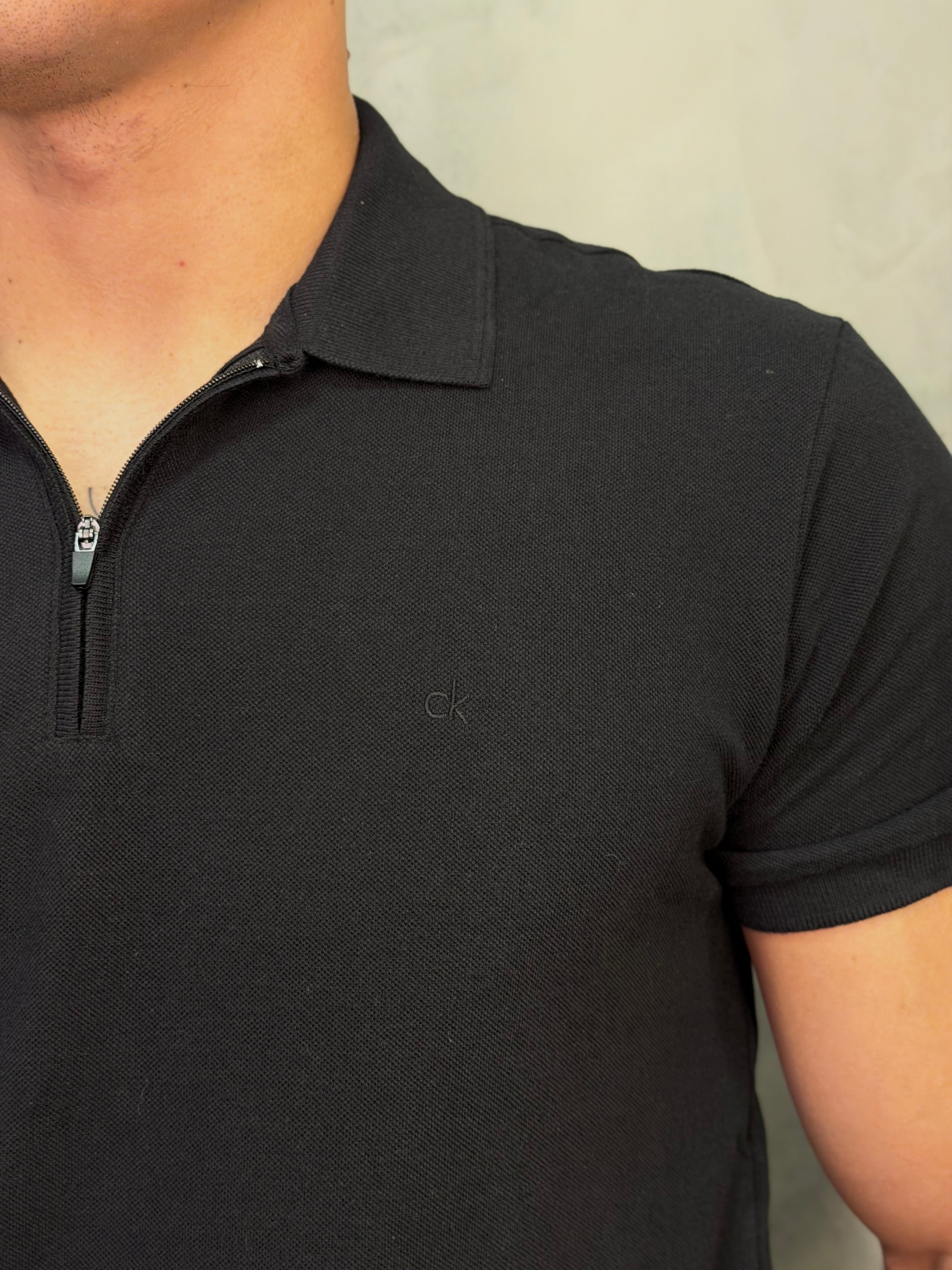 POLO SLIM MEIO ZIPER CALVIN KLEIN PRETO