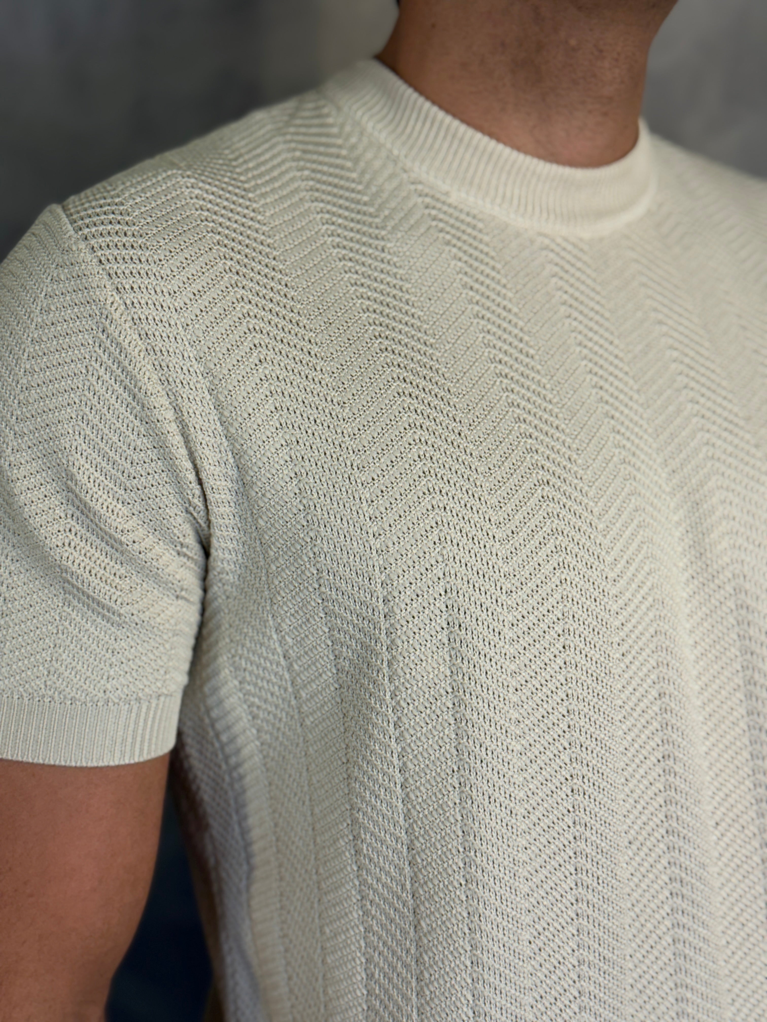 CAMISETA TRICOT GOLA CARECA SANDALO PONTO H