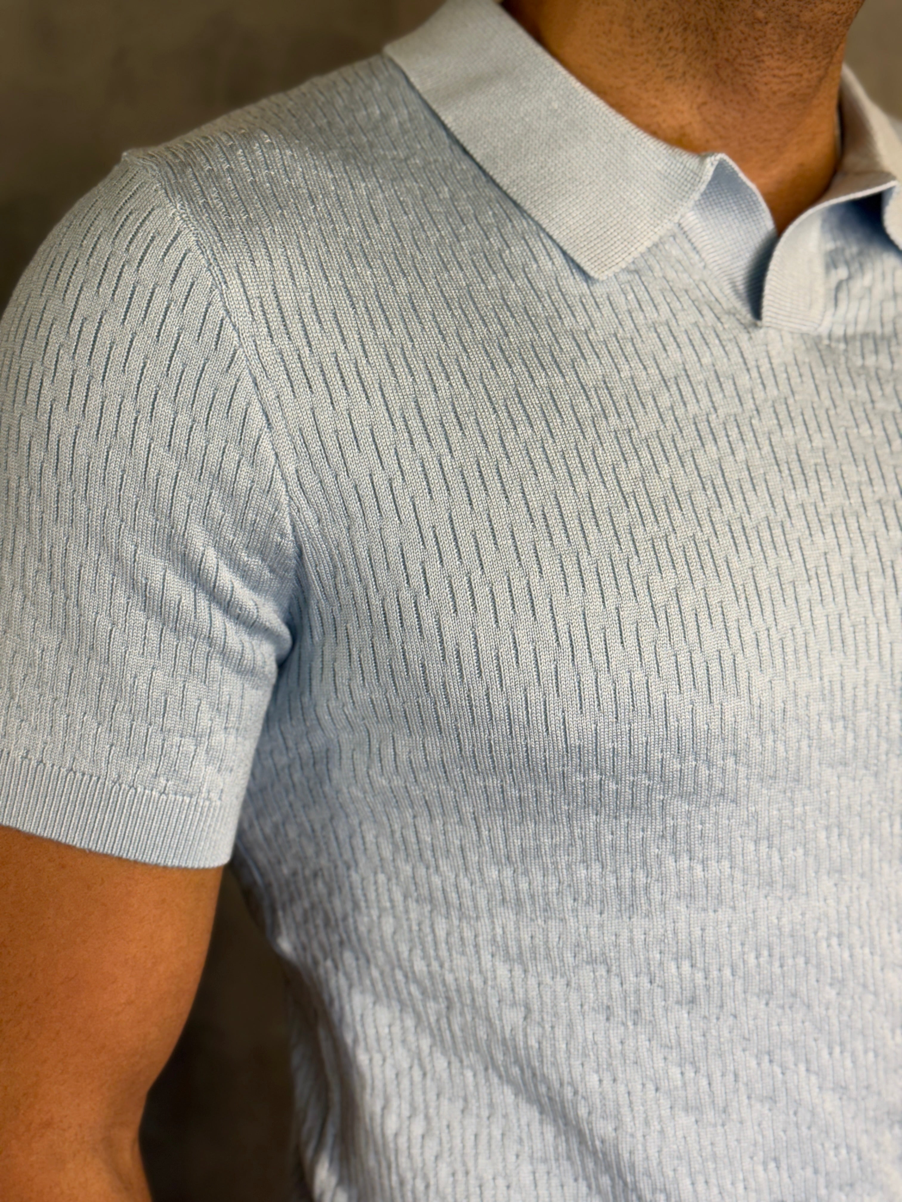 GOLA POLO TRICOT S/ BOTÃO LISTRAS PONTO H