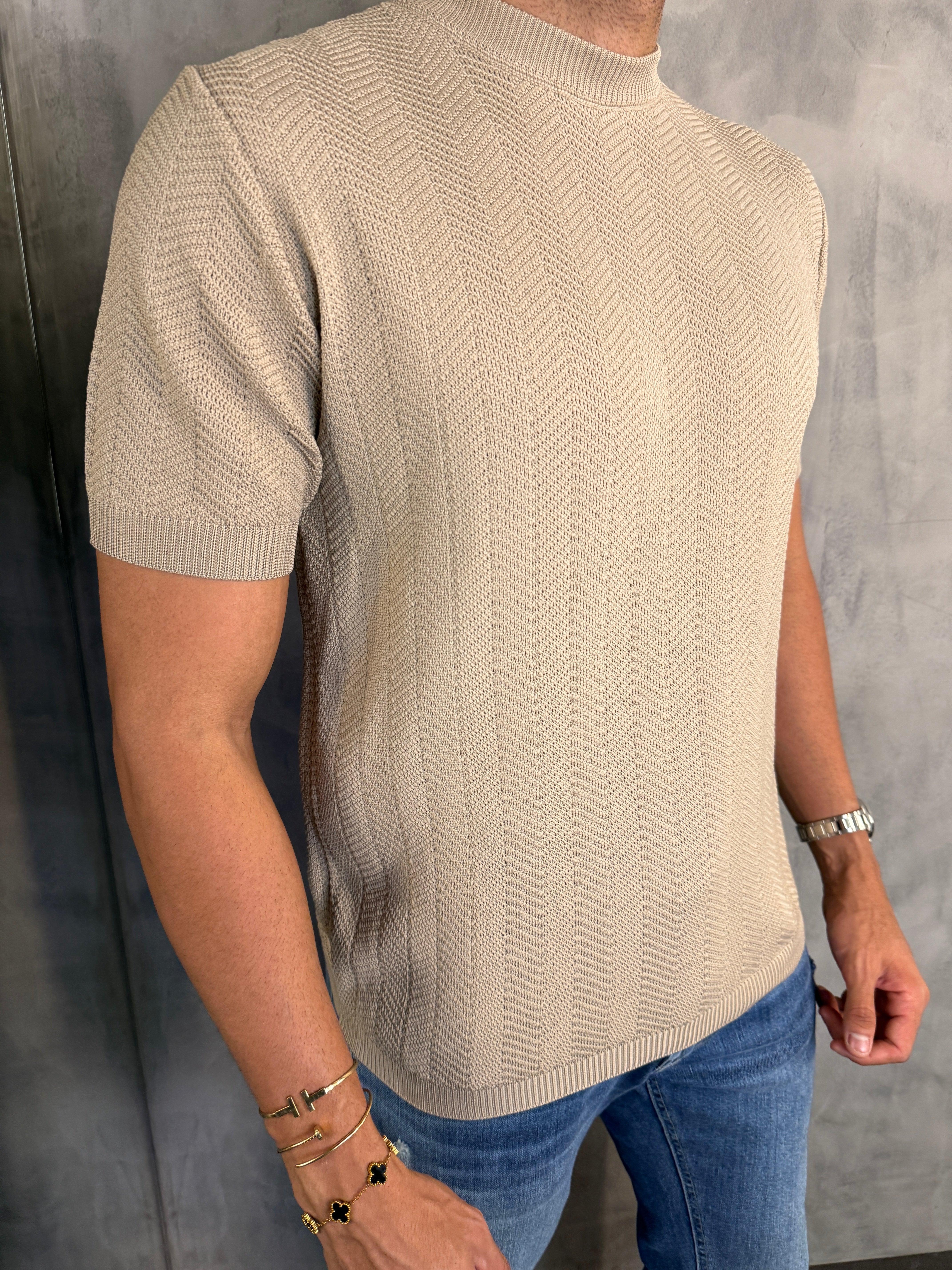 CAMISETA TRICOT GOLA CARECA SANDALO PONTO H