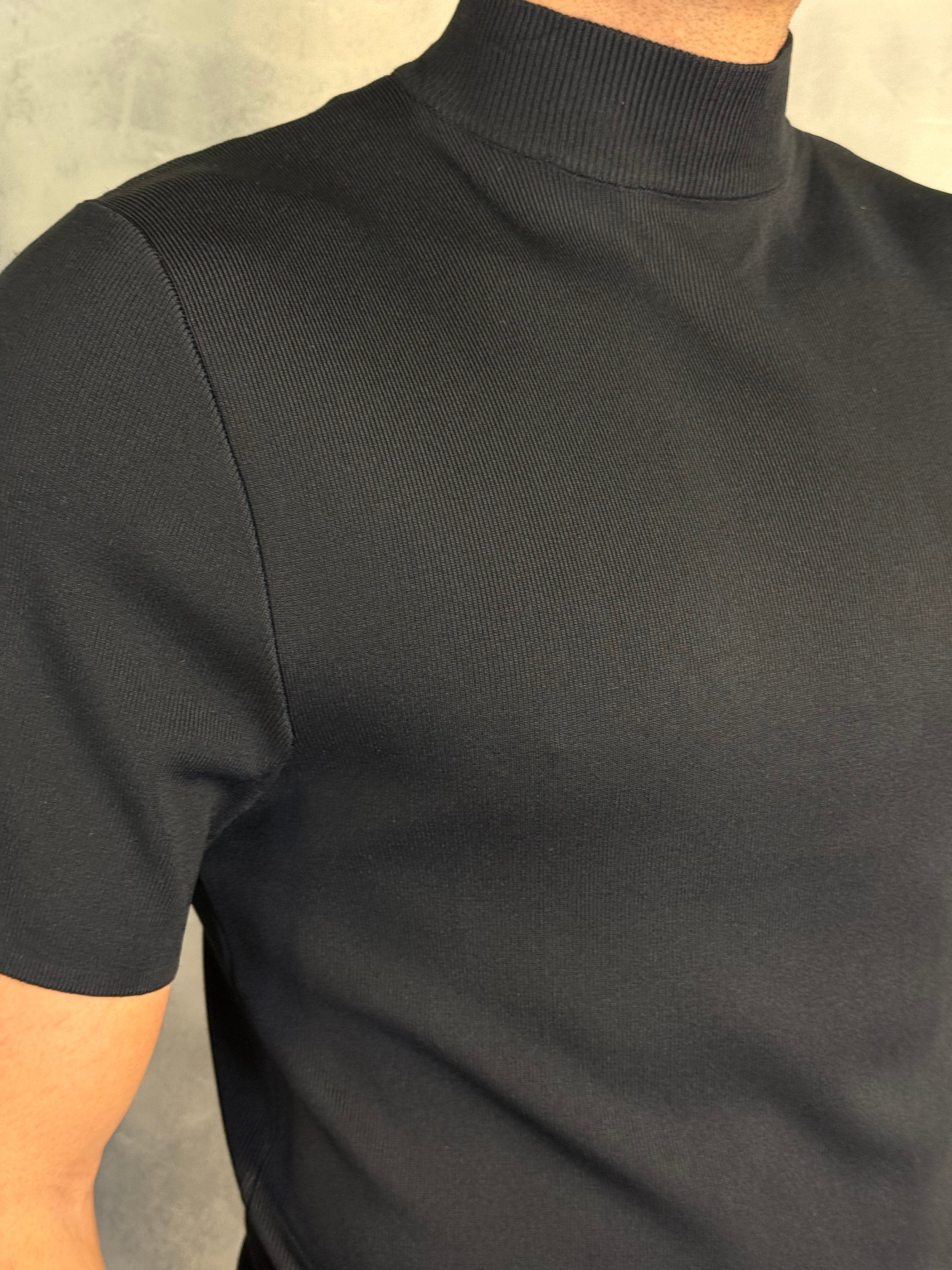 CAMISETA GOLA ALTA TRICOT PONTO H PRETO