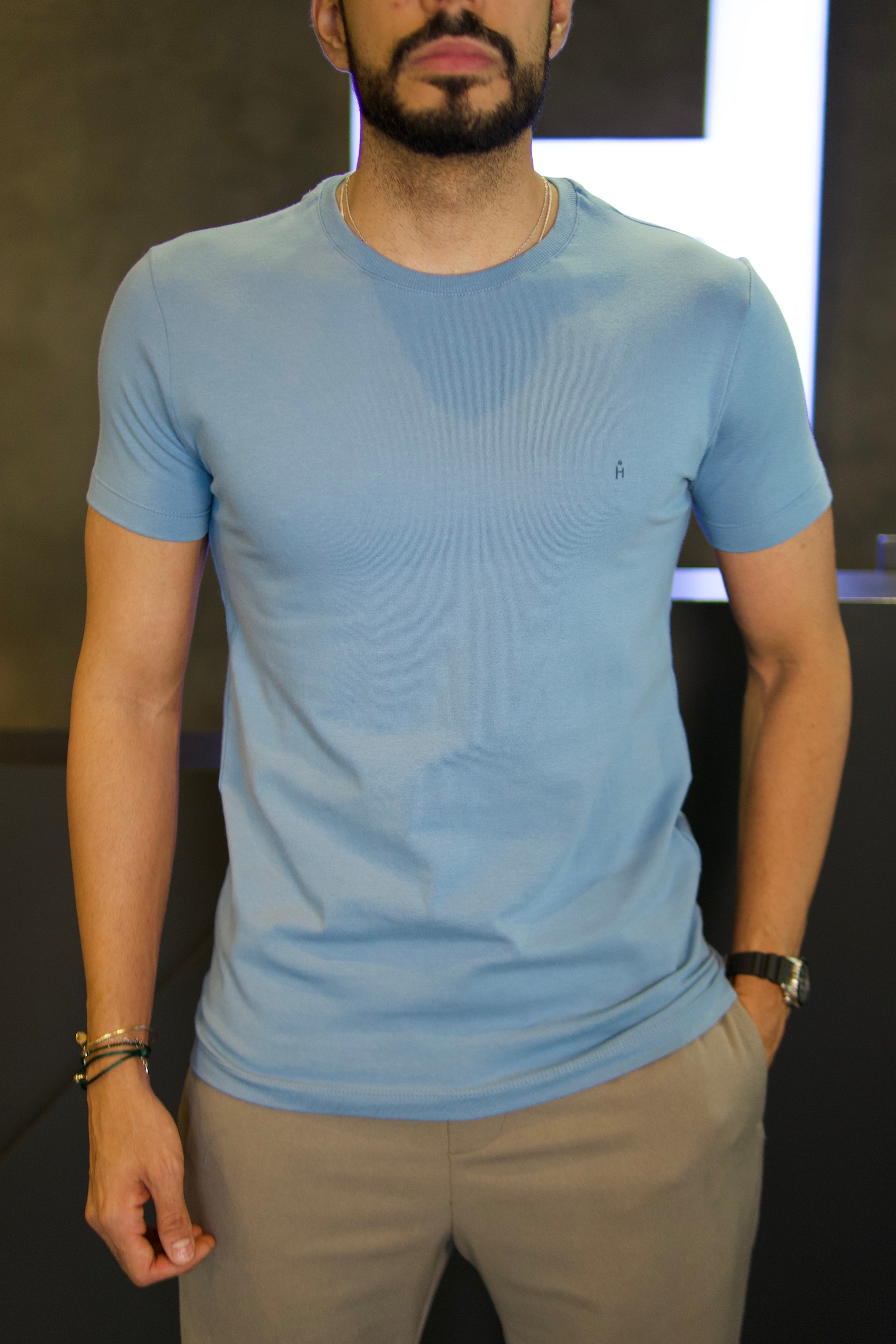 CAMISETA BÁSICA PONTO H AZUL CLARO