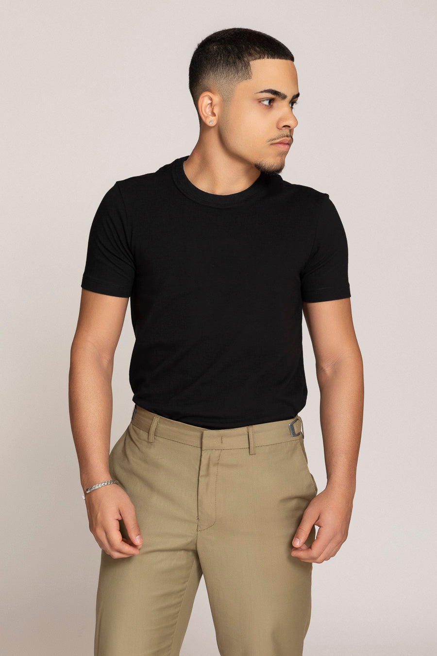 CAMISETA SLIM FIT PONTO H PRETO