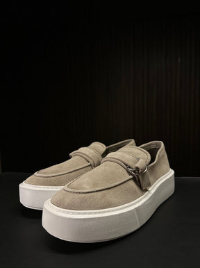 SLIP ON CAMURÇA FIVELA PONTO H CALCÁRIO