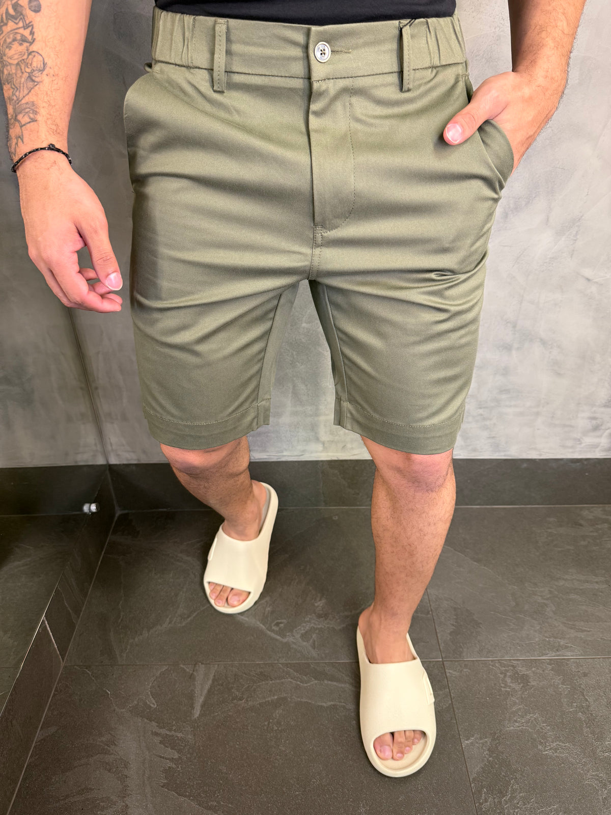 BERMUDA CASUAL-DAY SARJA COLOR CINTURA ELÁSTICA PONTO H VERDE MUSGO