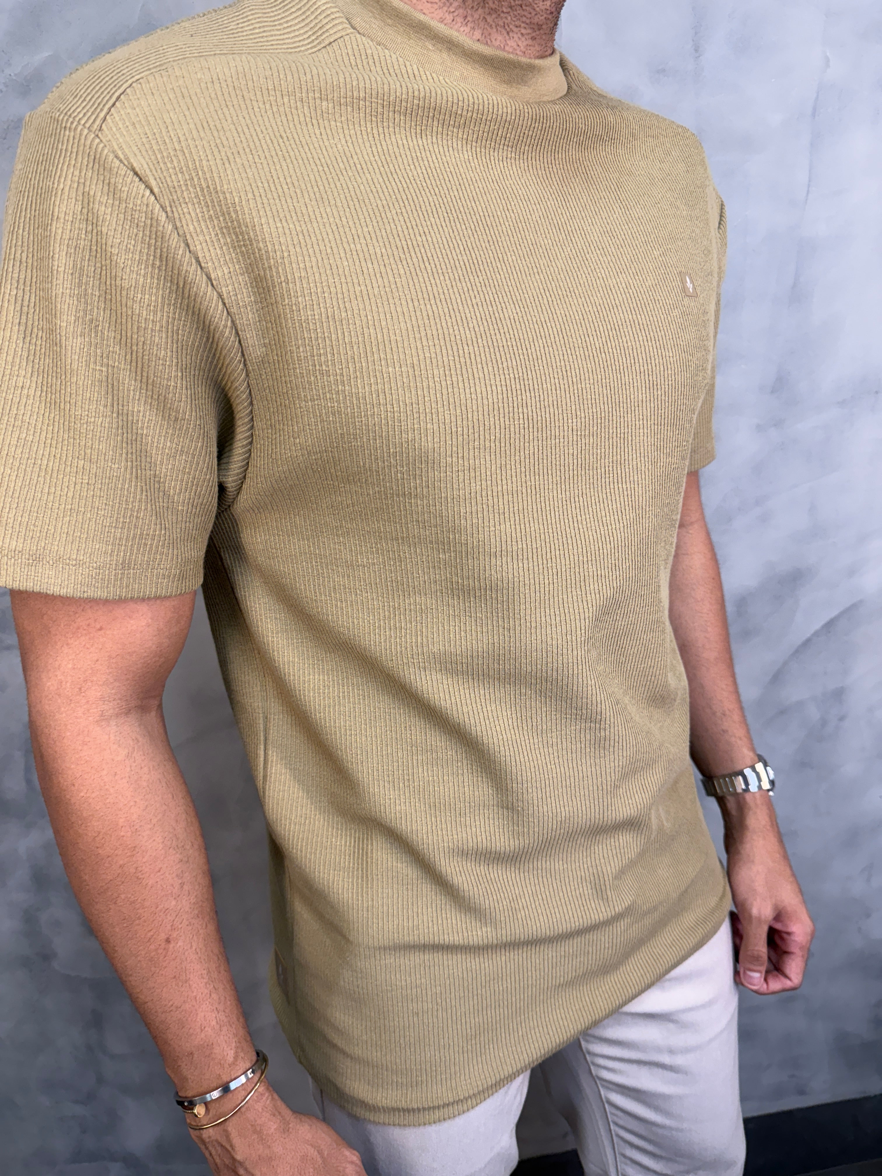 CAMISETA CANELADA OVERSIZED DLZ KAKHI