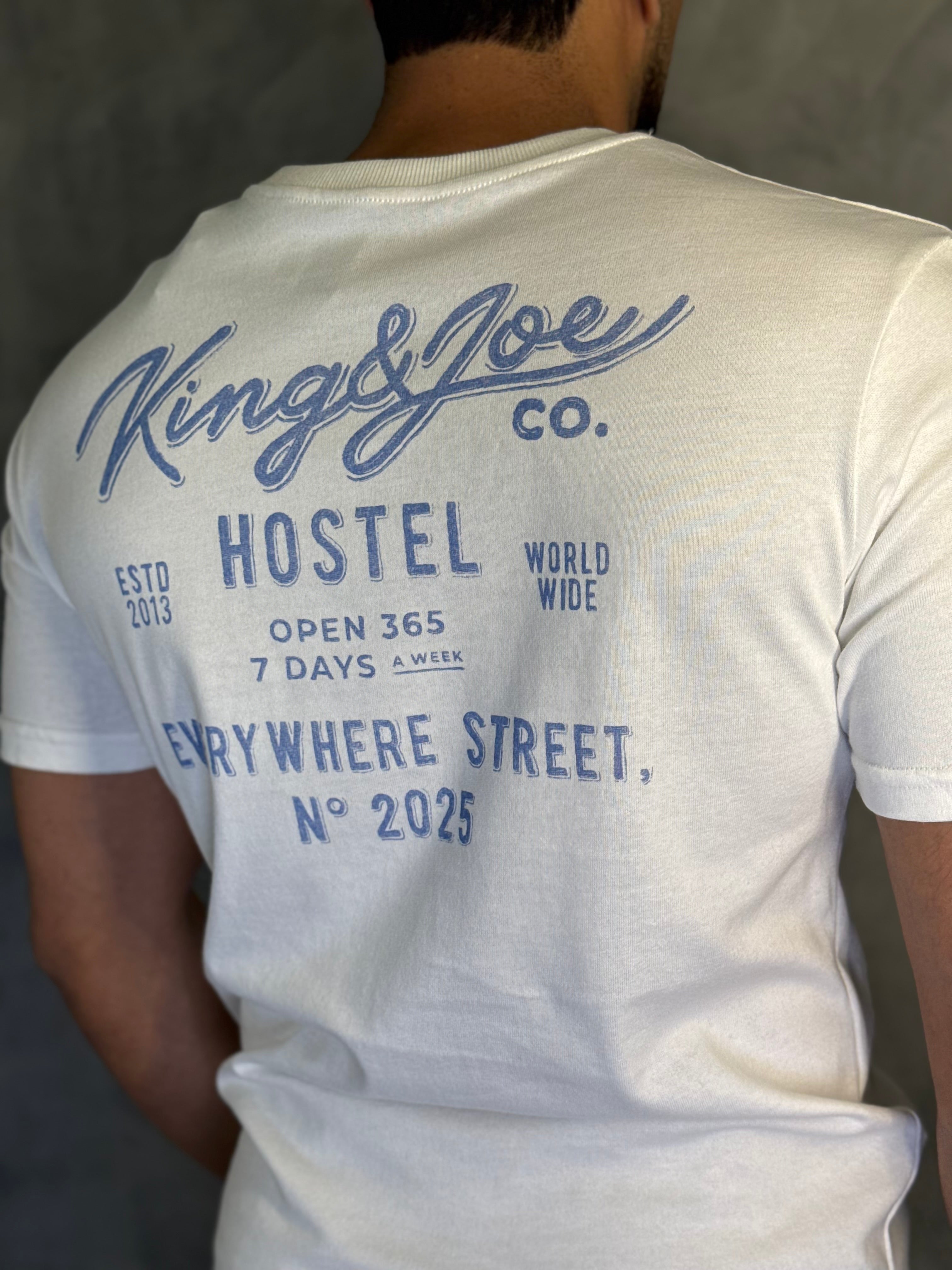 CAMISETA ESTAMPADA BOLSO HOSTEL KINGEJOE OFF WHITE