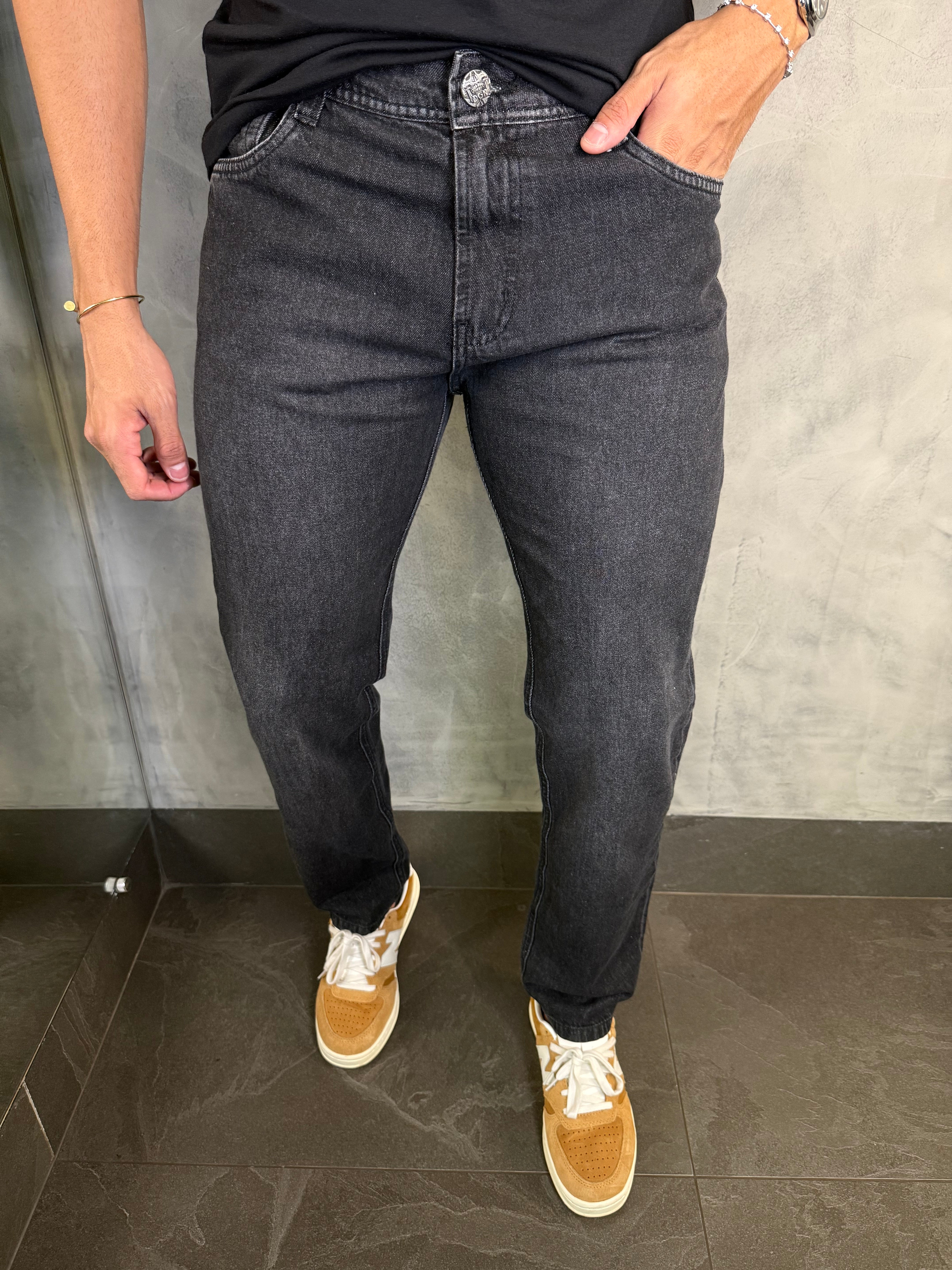 CALÇA JEANS RETA BOLSO REC DGN PRETO ESTONADO