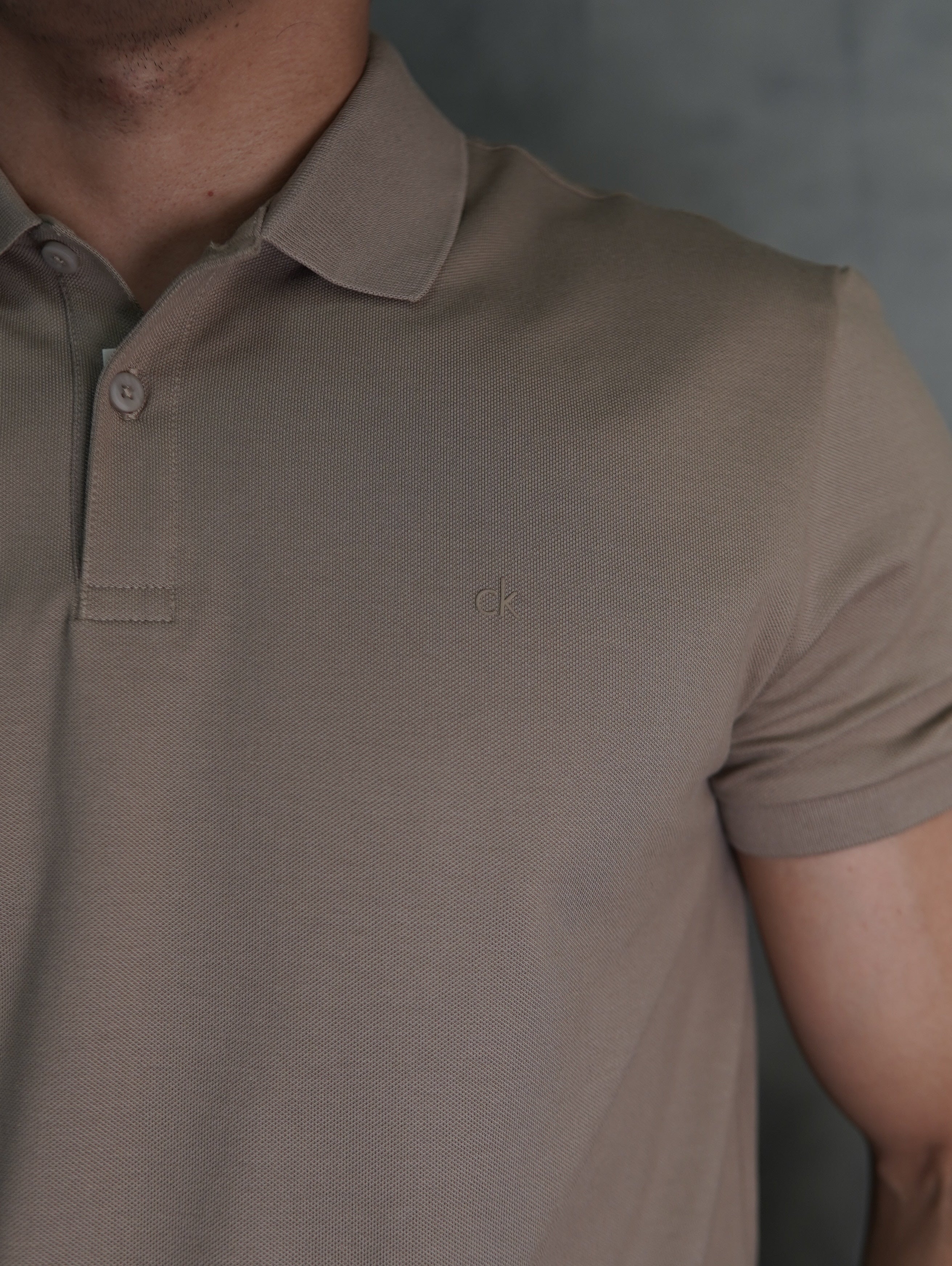 POLO SLIM PIQUET PIMA CALVIN KLEIN CAQUI