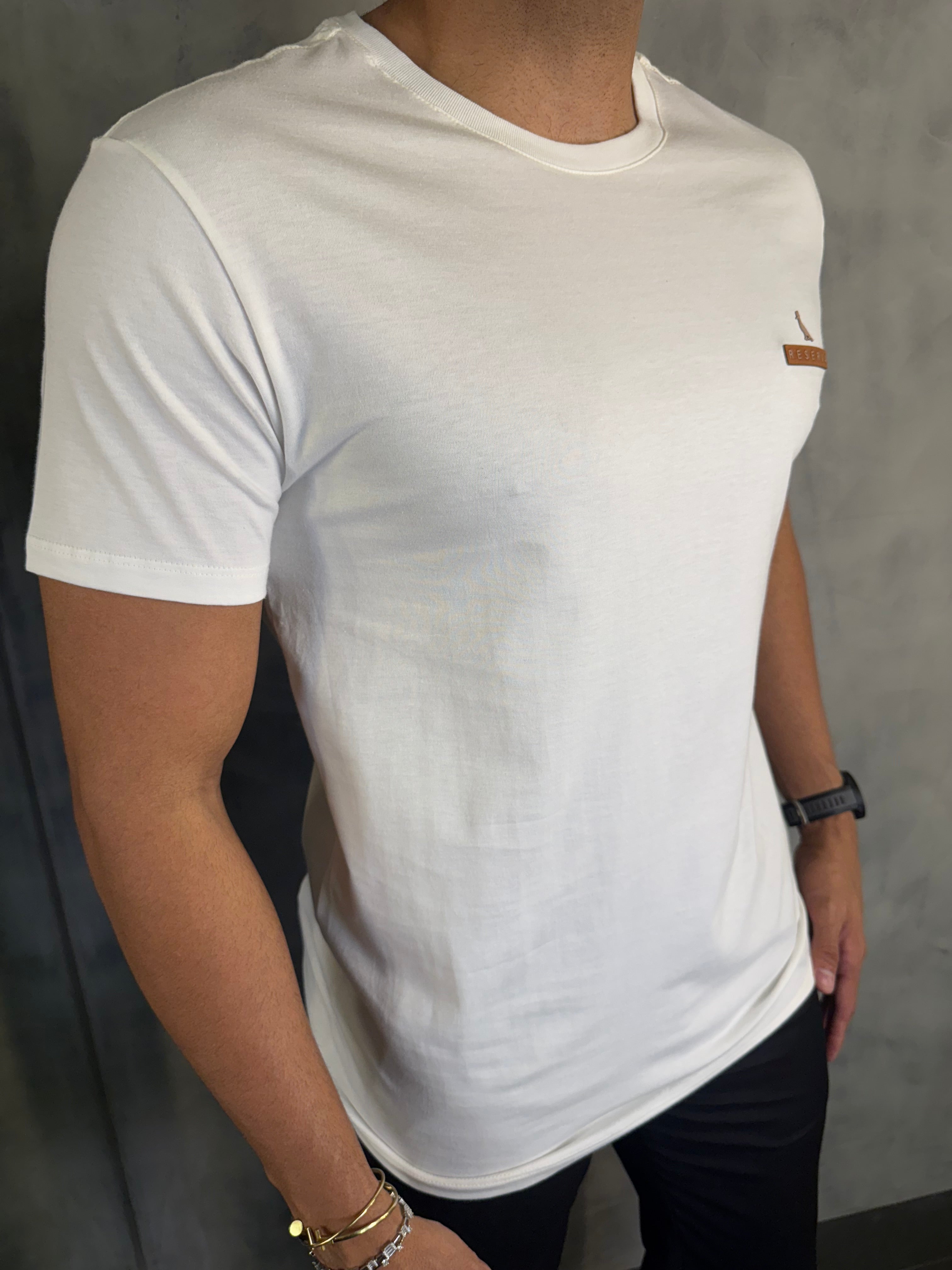 CAMISETA SLIM EST GARMENTS RESERVA OFF WHITE