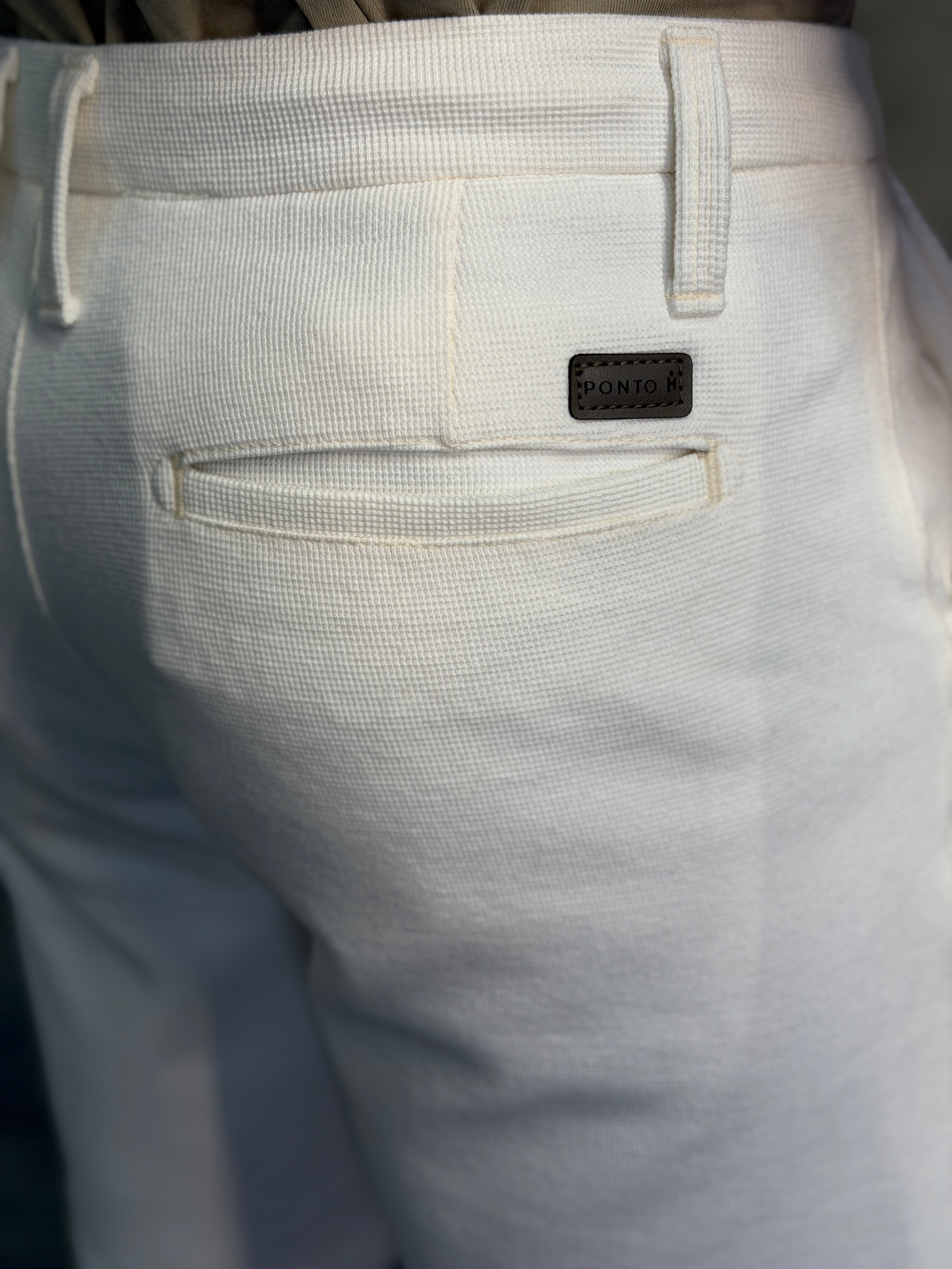 BERMUDA ALF. MALHA MAQUINETADA PONTO H OFF WHITE