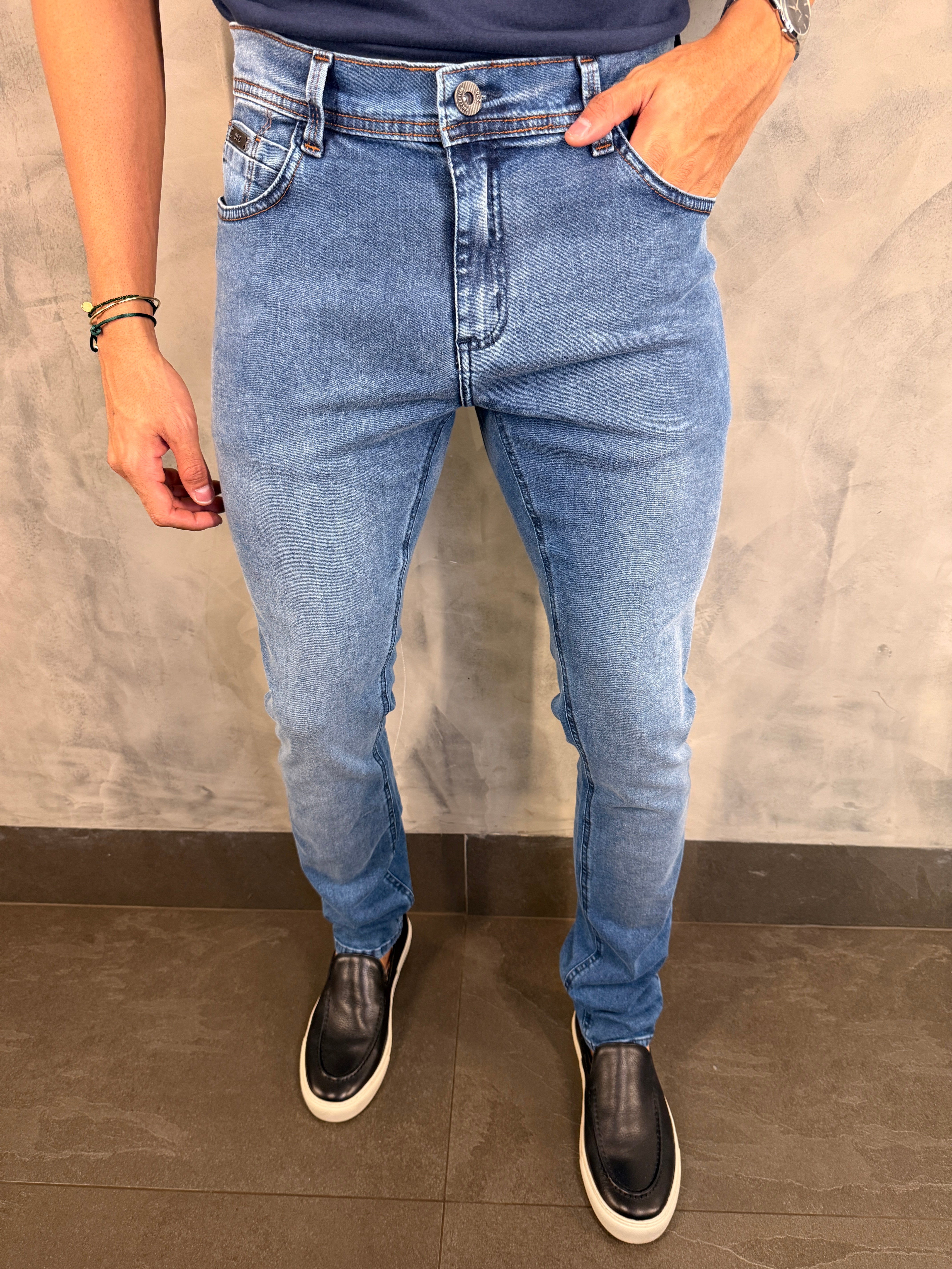 CALÇA JEANS SLIM DLZ LAVAGEM CLARA