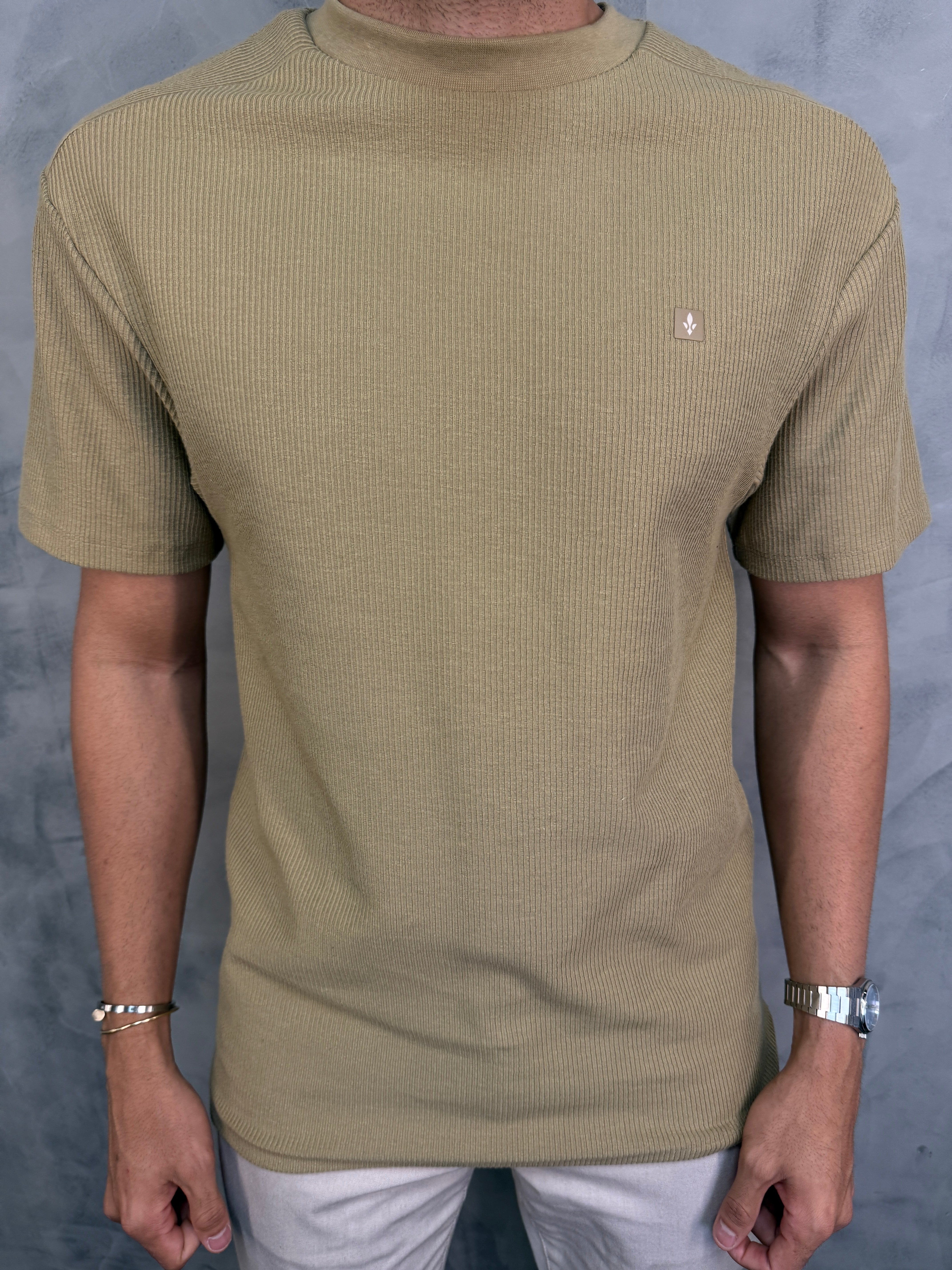 CAMISETA CANELADA OVERSIZED DLZ KAKHI