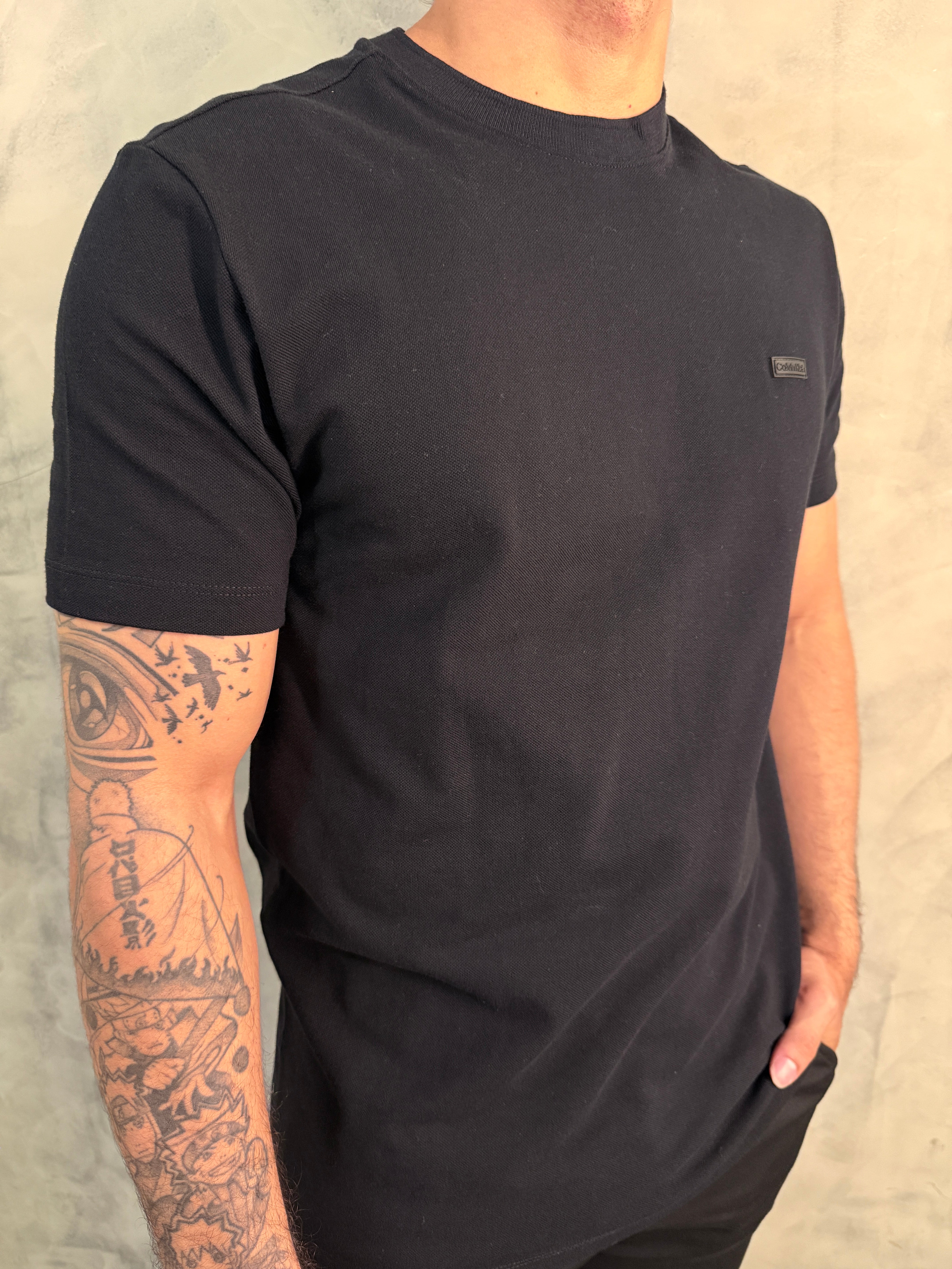 CAMISETA PIQUET PATCH BORRACH CALVIN KLEIN PRETO