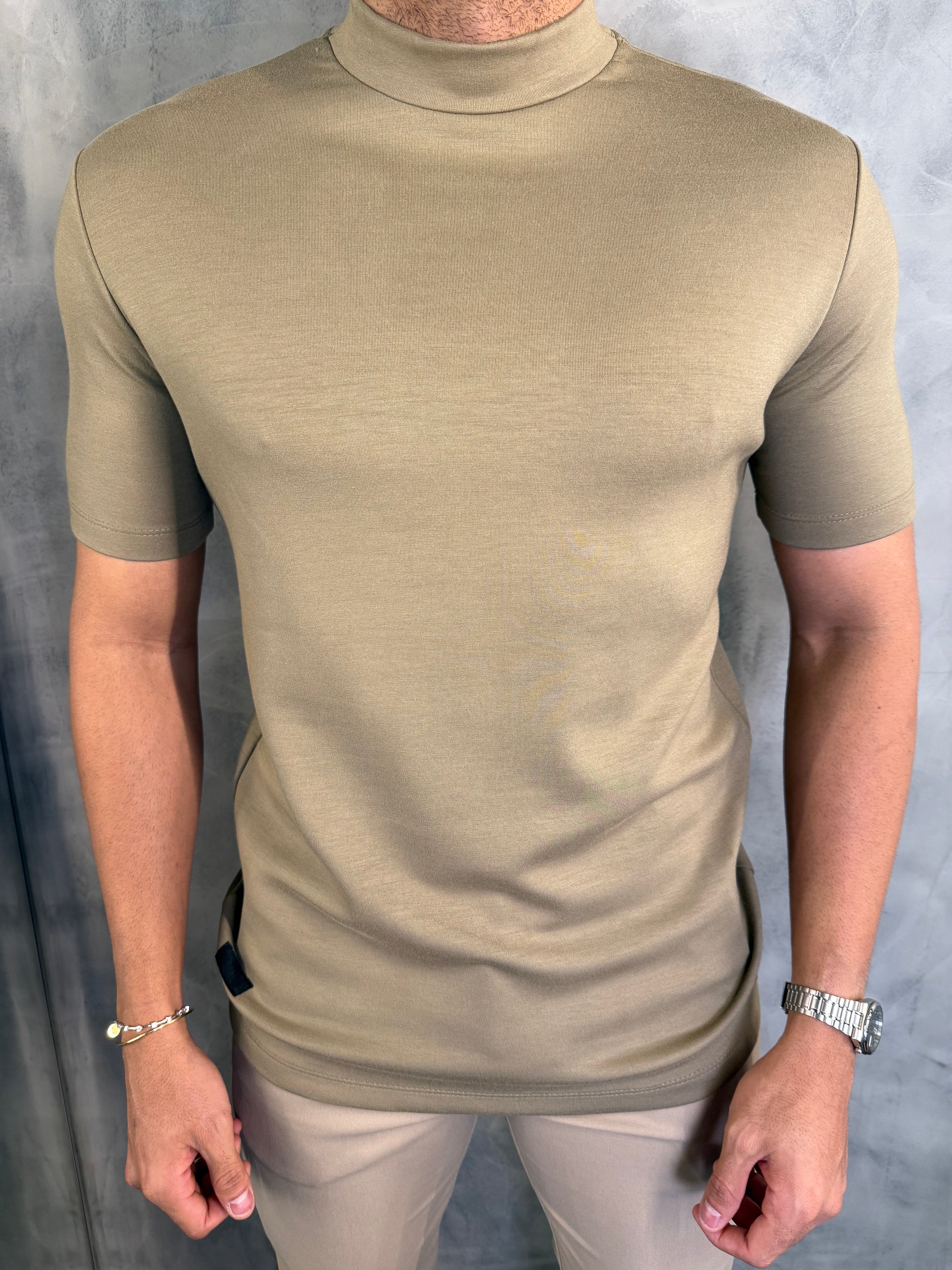 CAMISETA GOLA ALTA VISCOSE FLEX KINGEJOE KAKI