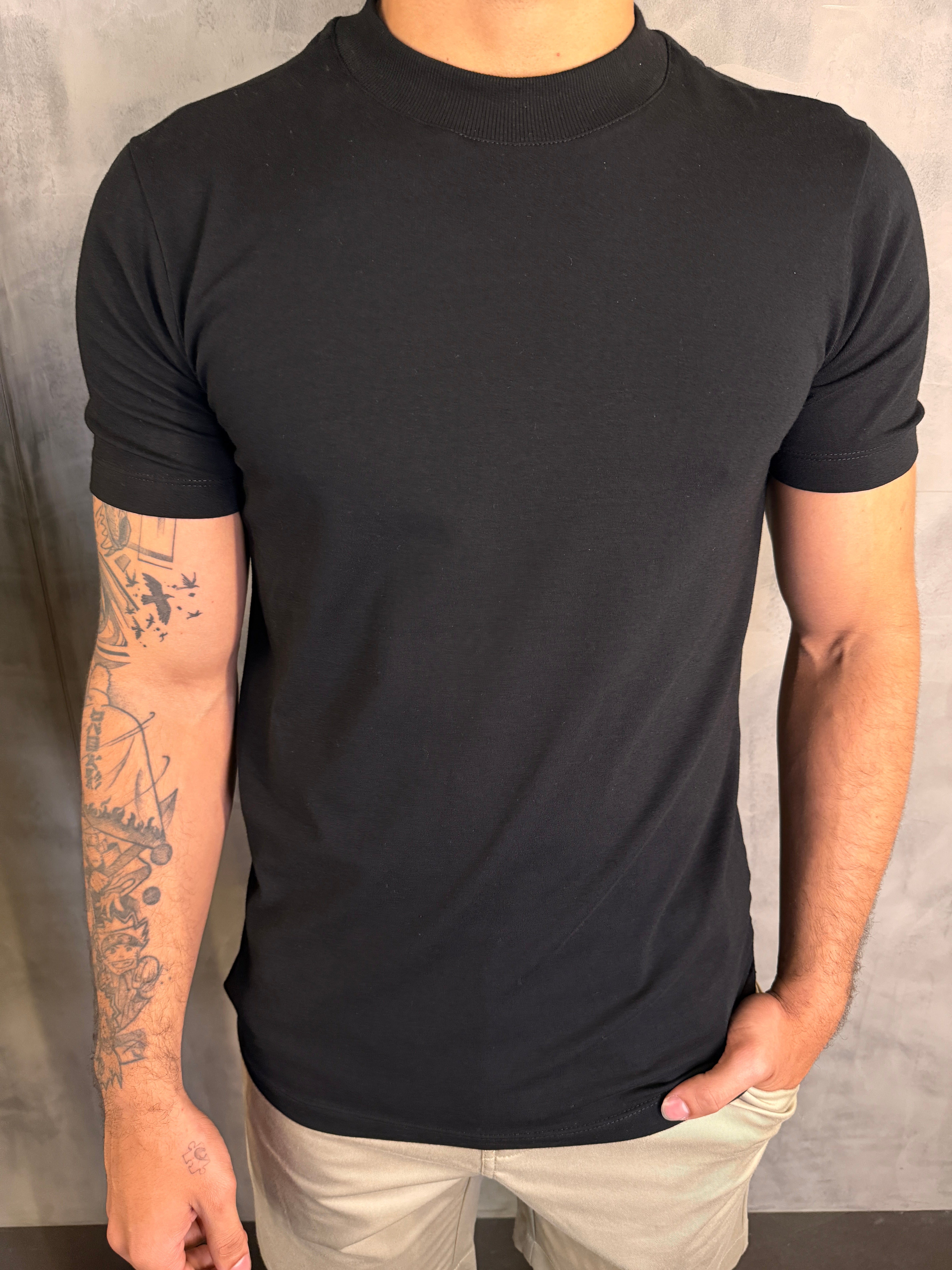 CAMISETA SLIM GOLA MÉDIA PONTO H PRETO
