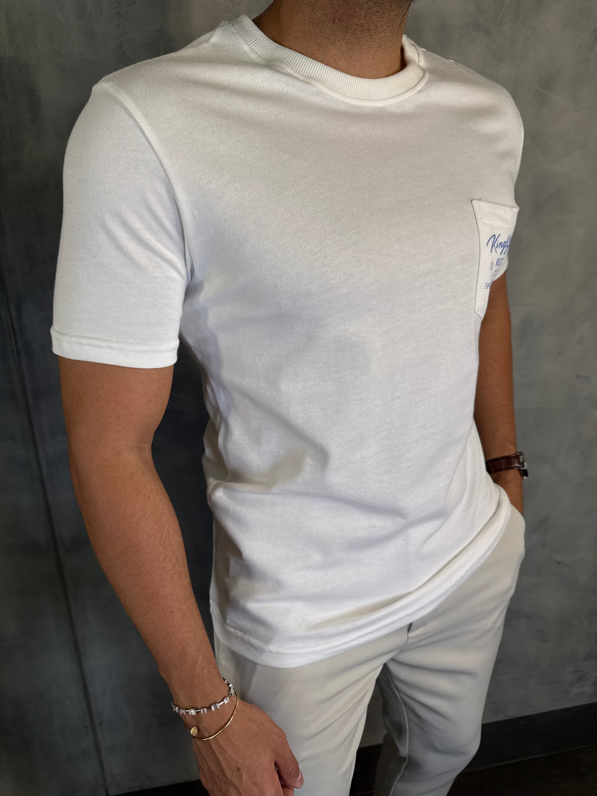 CAMISETA ESTAMPADA BOLSO HOSTEL KINGEJOE OFF WHITE