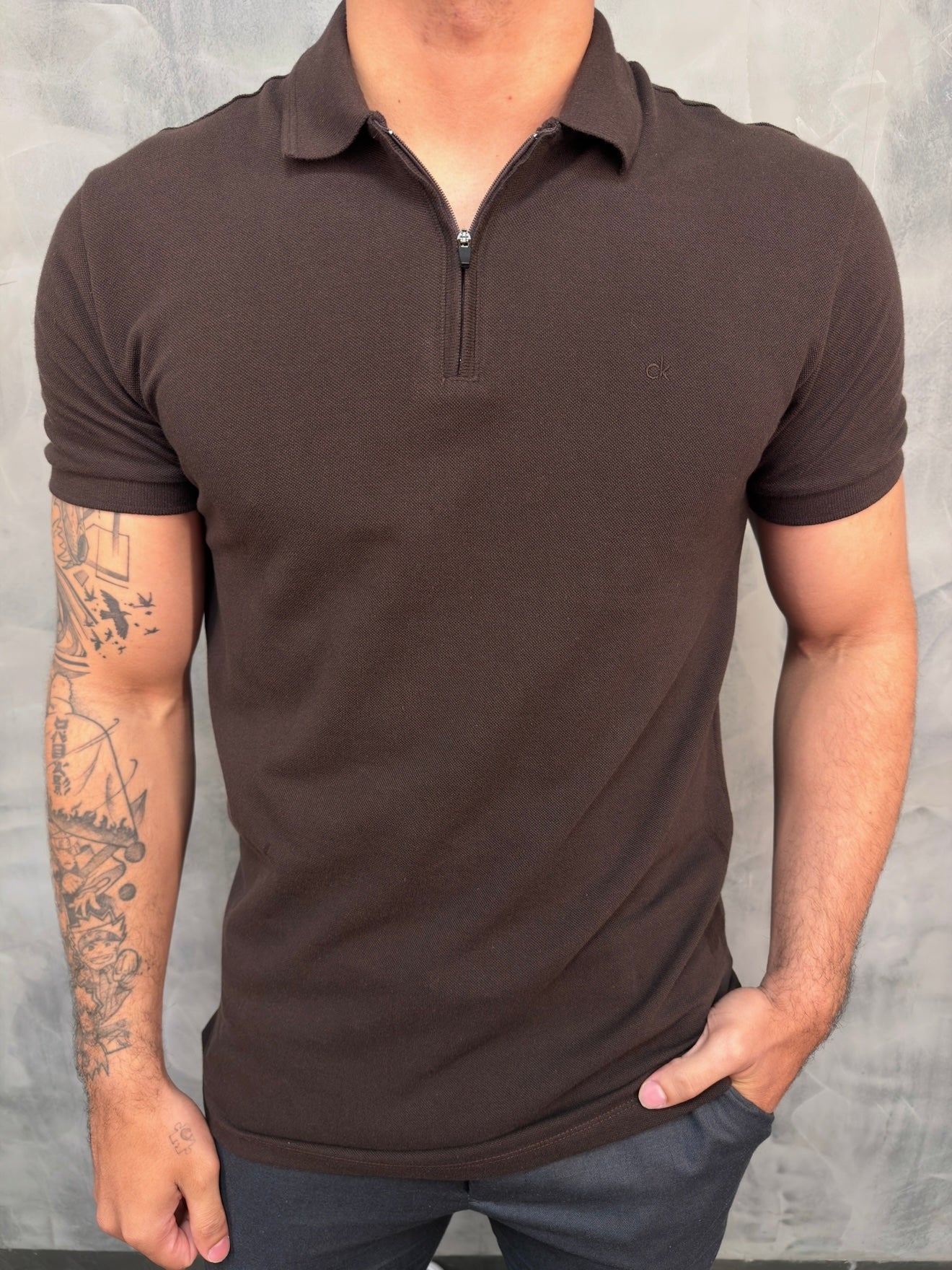 POLO SLIM MEIO ZIPER CALVIN KLEIN MARROM
